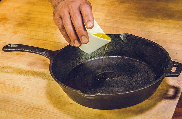 cleaning-cast-iron_Traeger-Wood-Pellet-Grills_6_BG