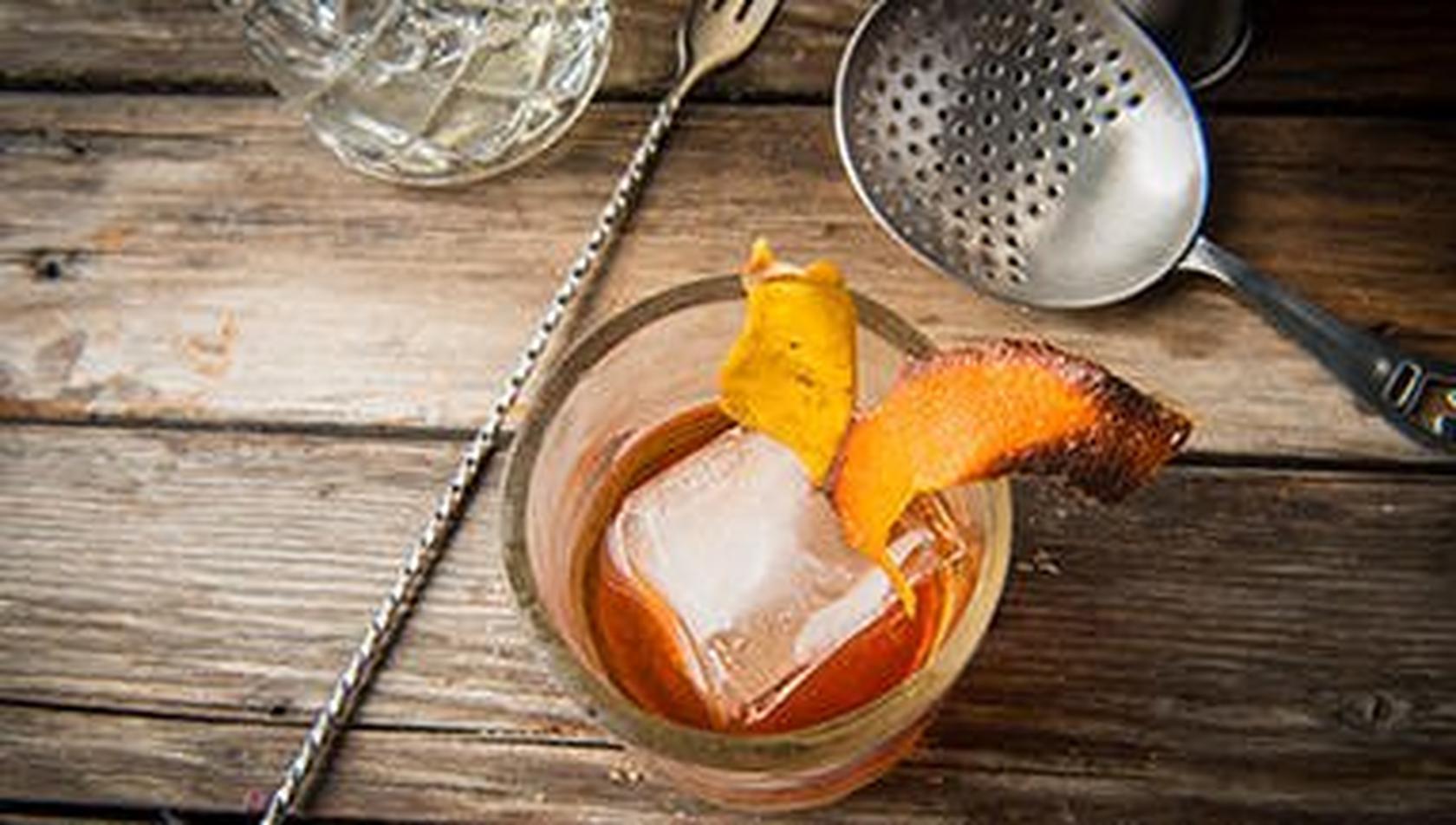 Cocktails: Smoked Ice with John Dudley