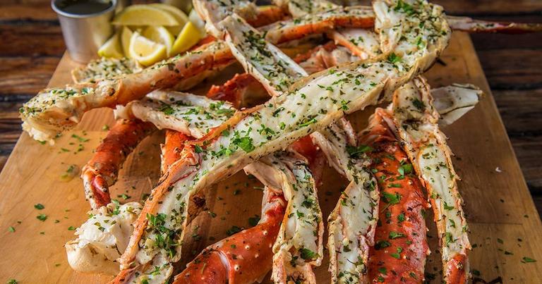 crab-legs-herb-butter_Traeger-Wood-Fired-Grills_RE_HE_M