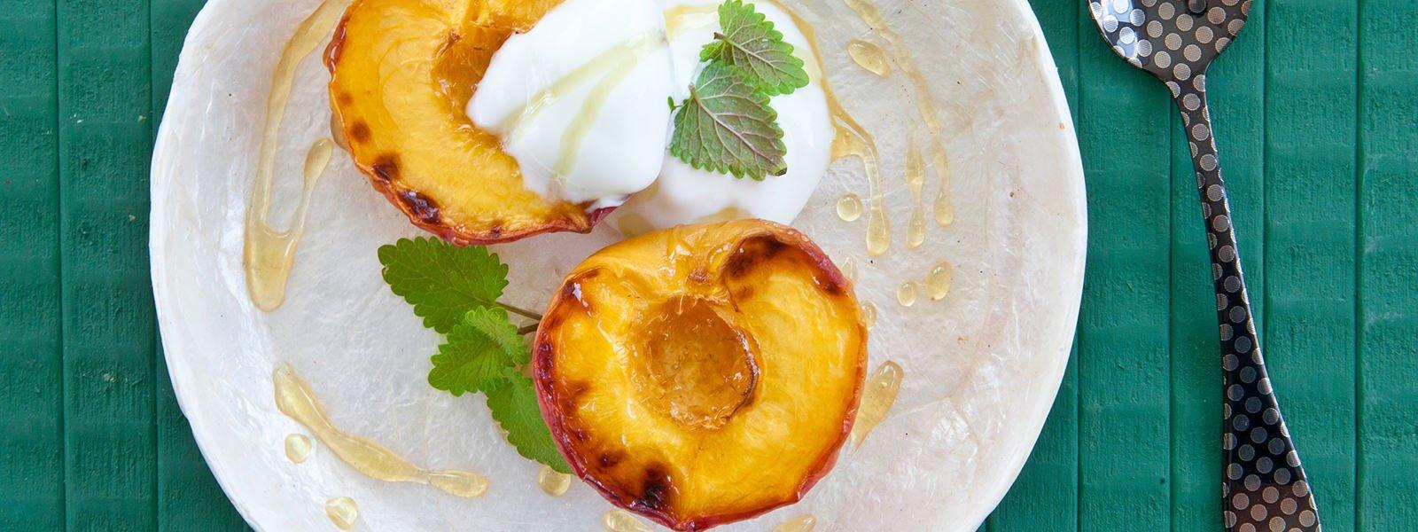 Grilled Peaches Cinnamon Mascarpone | Traeger Grills