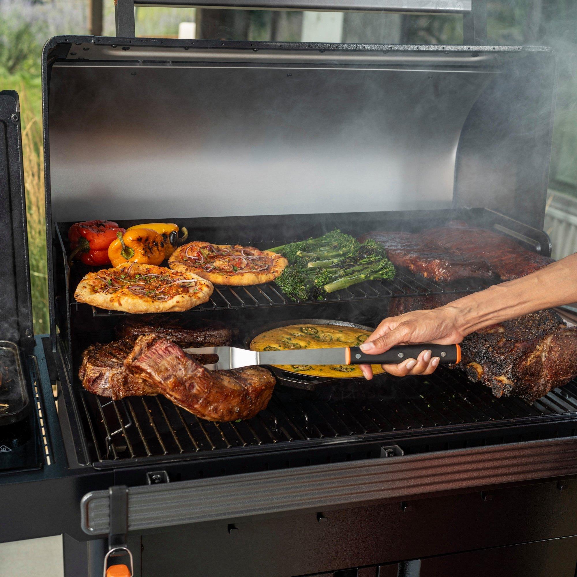 traeger-2025-bbq-fork-lifestyle2