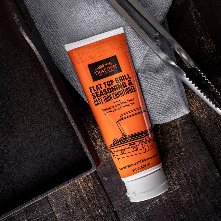 traeger-flat-top-grill-conditioner-lifestyle