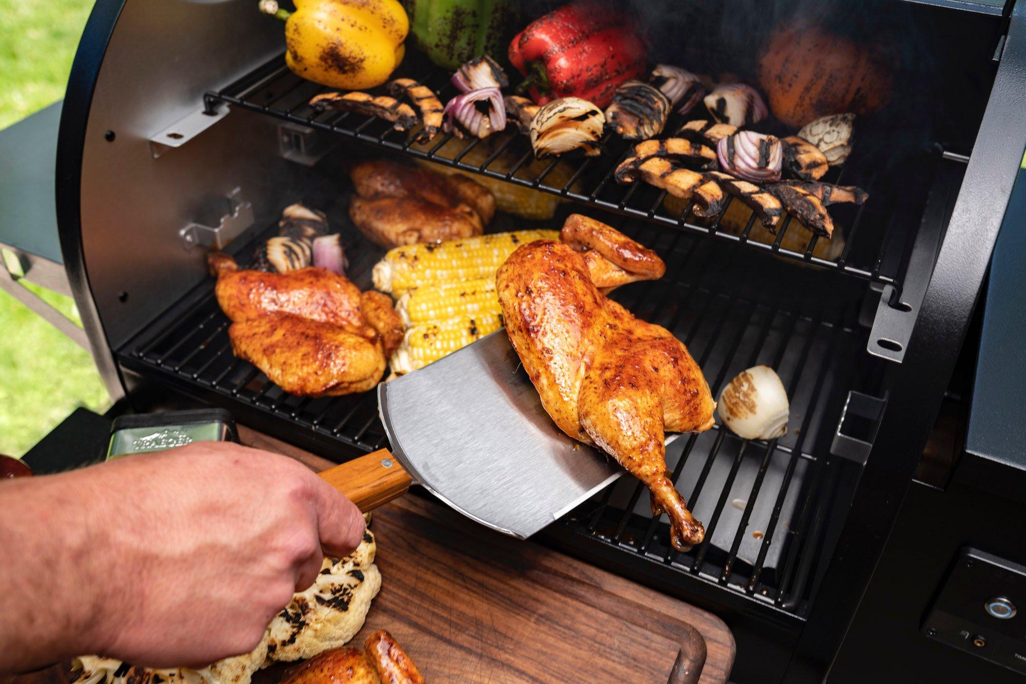 traeger-large-cut-bbq-spatula-lifestyle