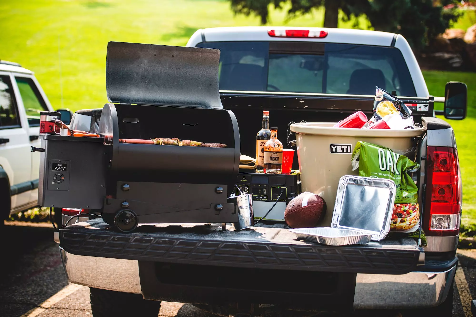 Amazon.co.jp: Traeger Grills Tailgater 20 ポータブル 木製ペレット グリルとスモーカー ブラック :  スポーツ＆アウトドア