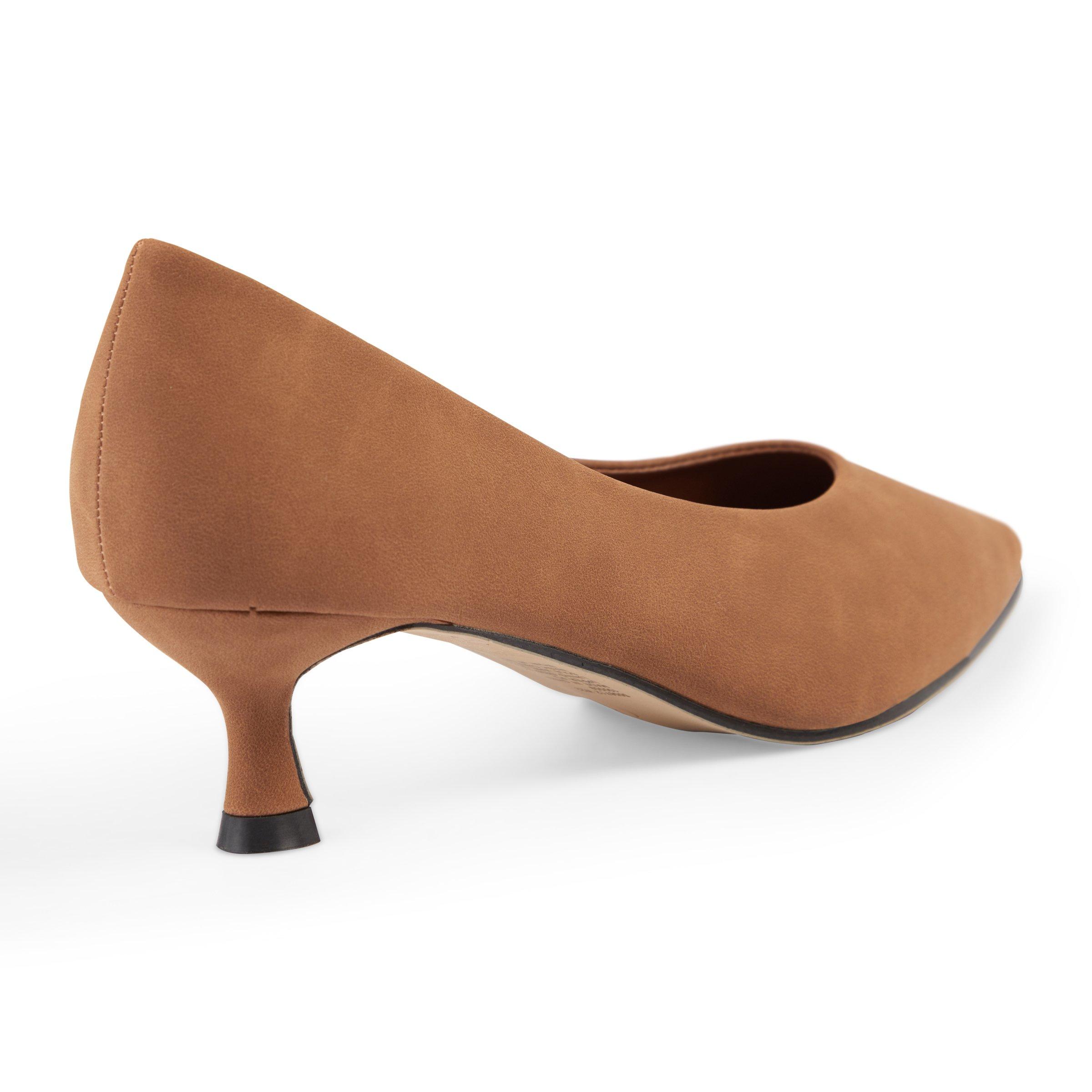 Tan low outlet heel shoes