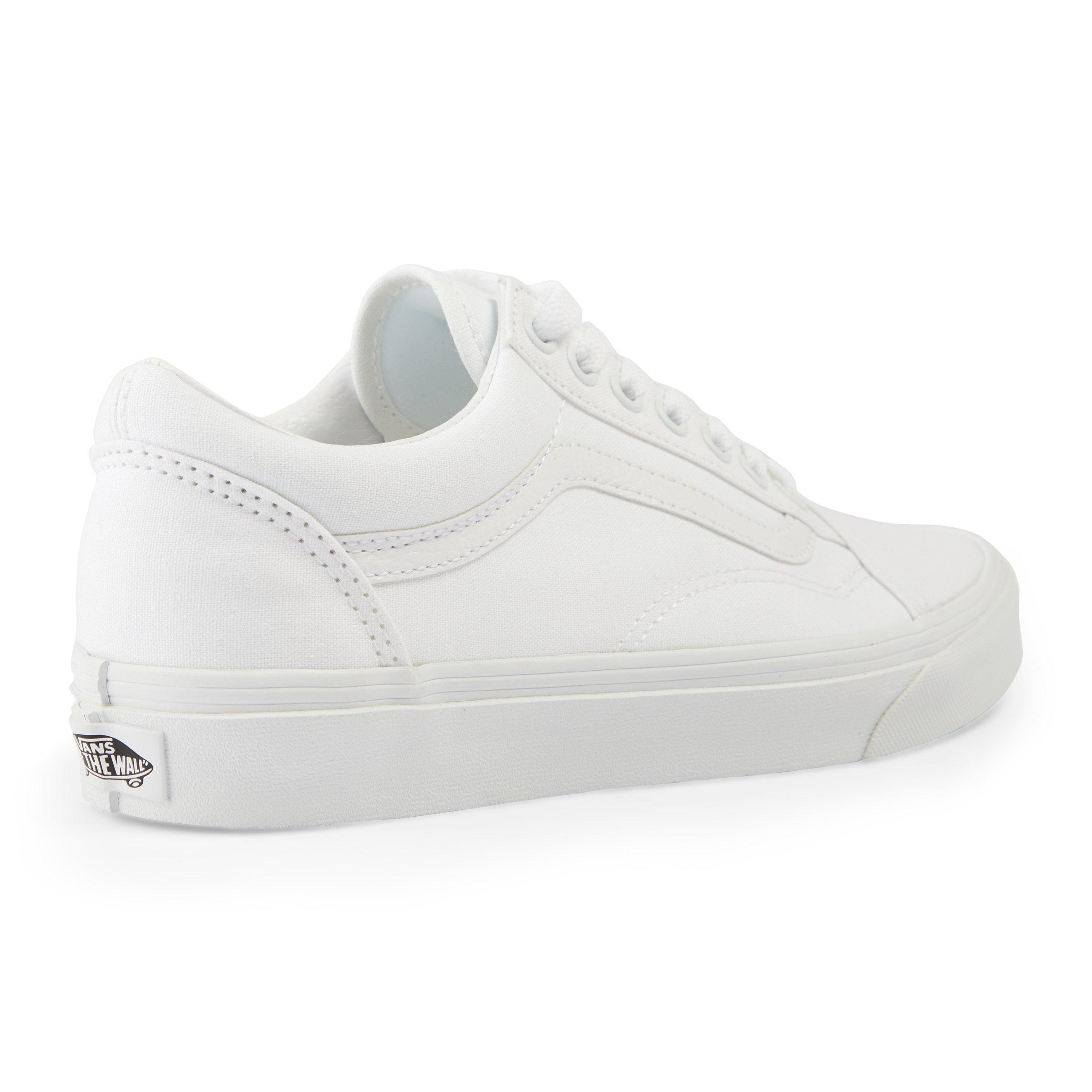 Old skool shop all white vans