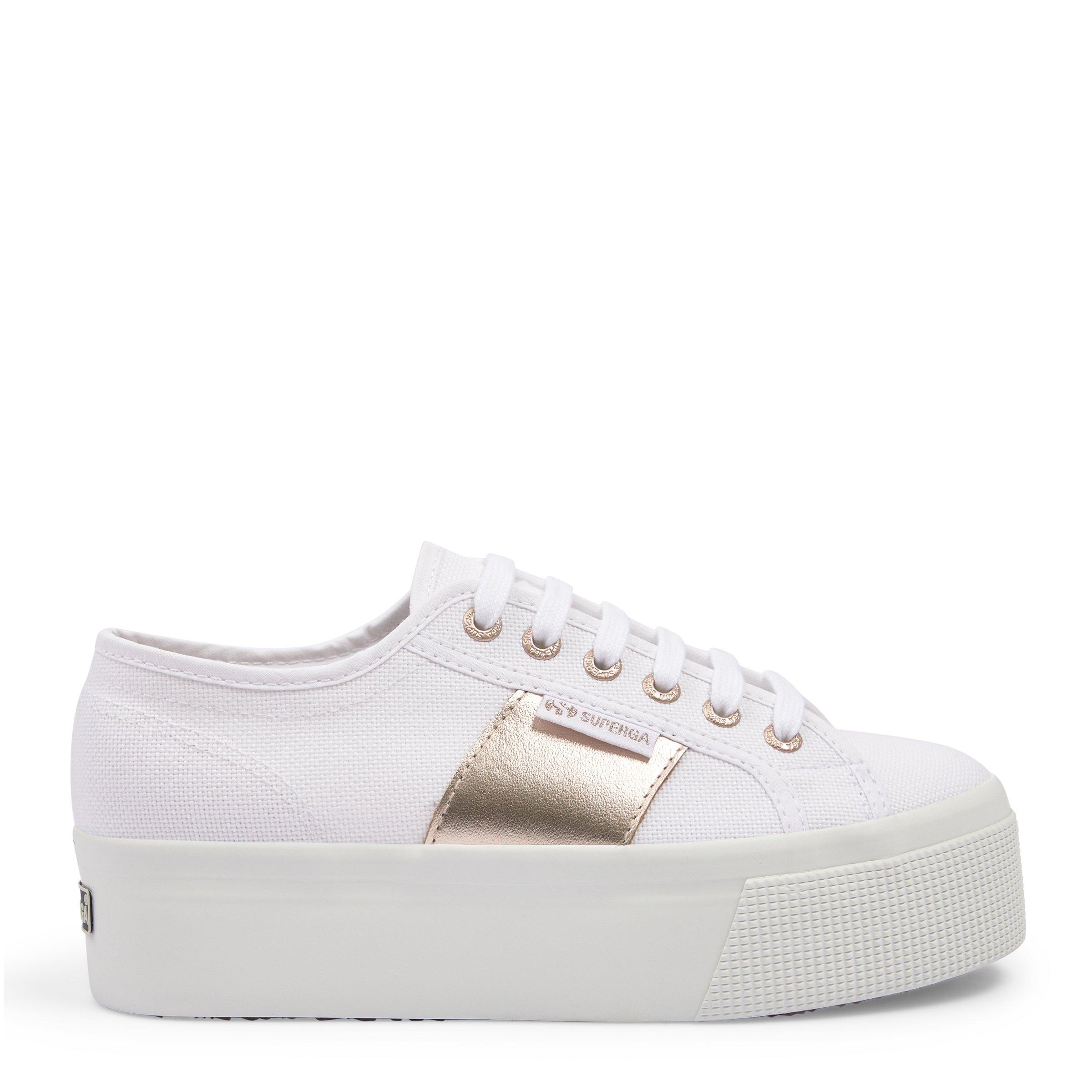 Superga with outlet platform