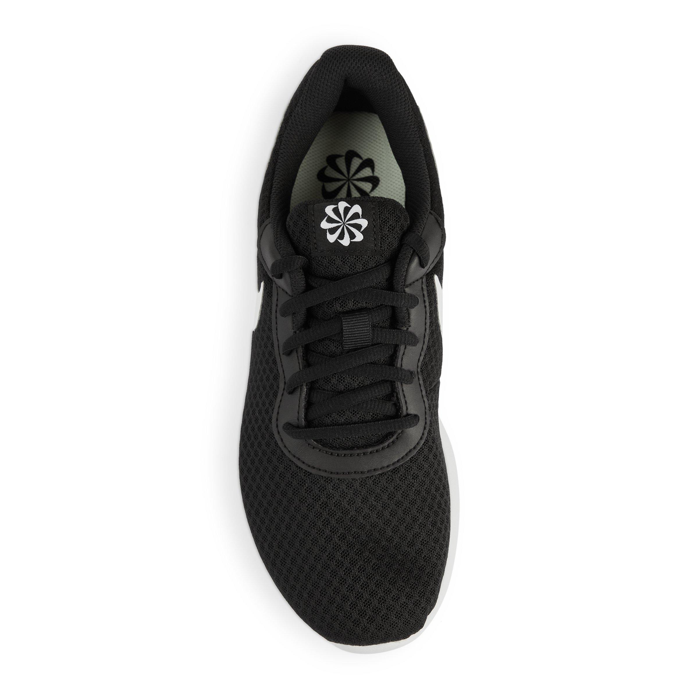 Are nike tanjun slip cheap resistant