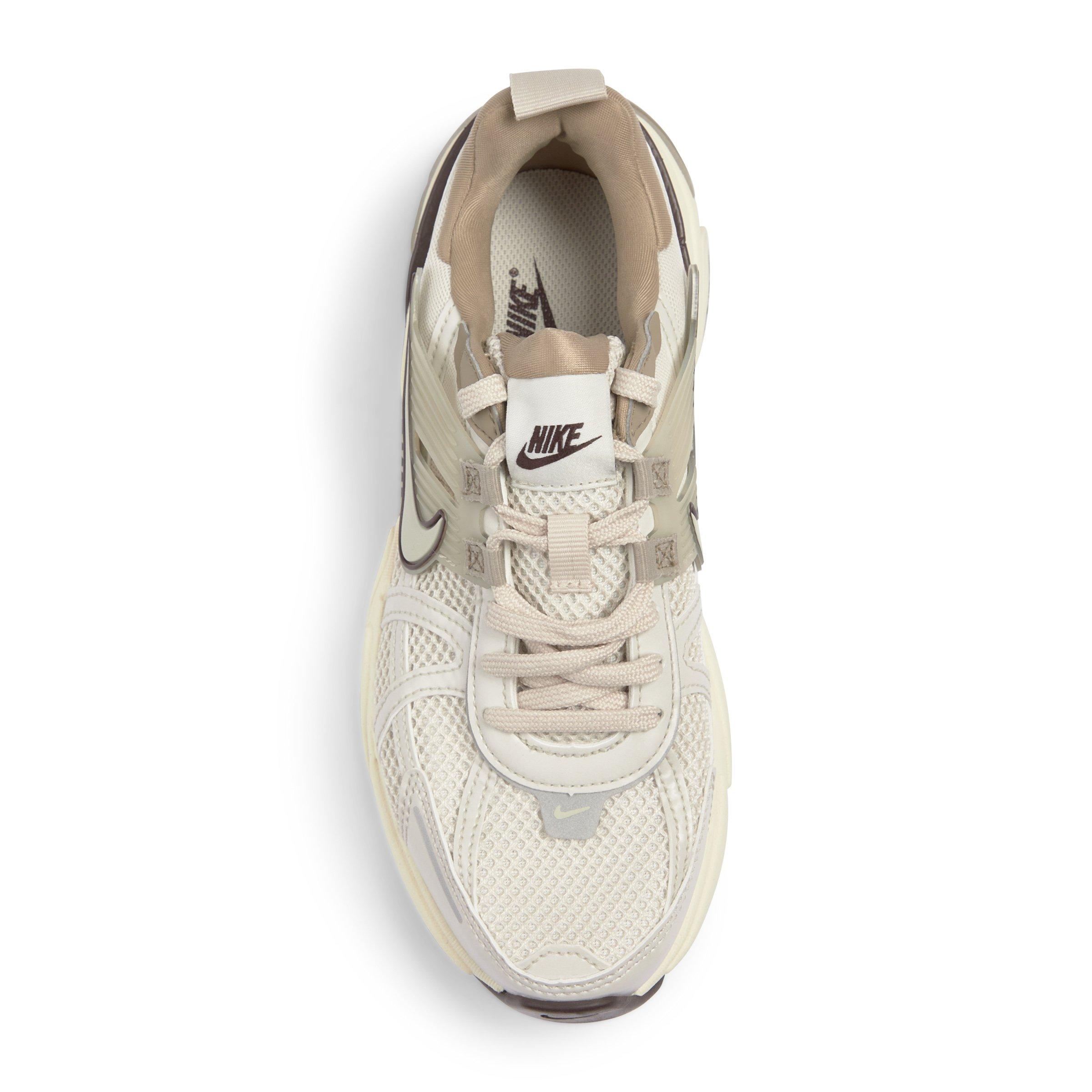 White (3220754) | Nike
