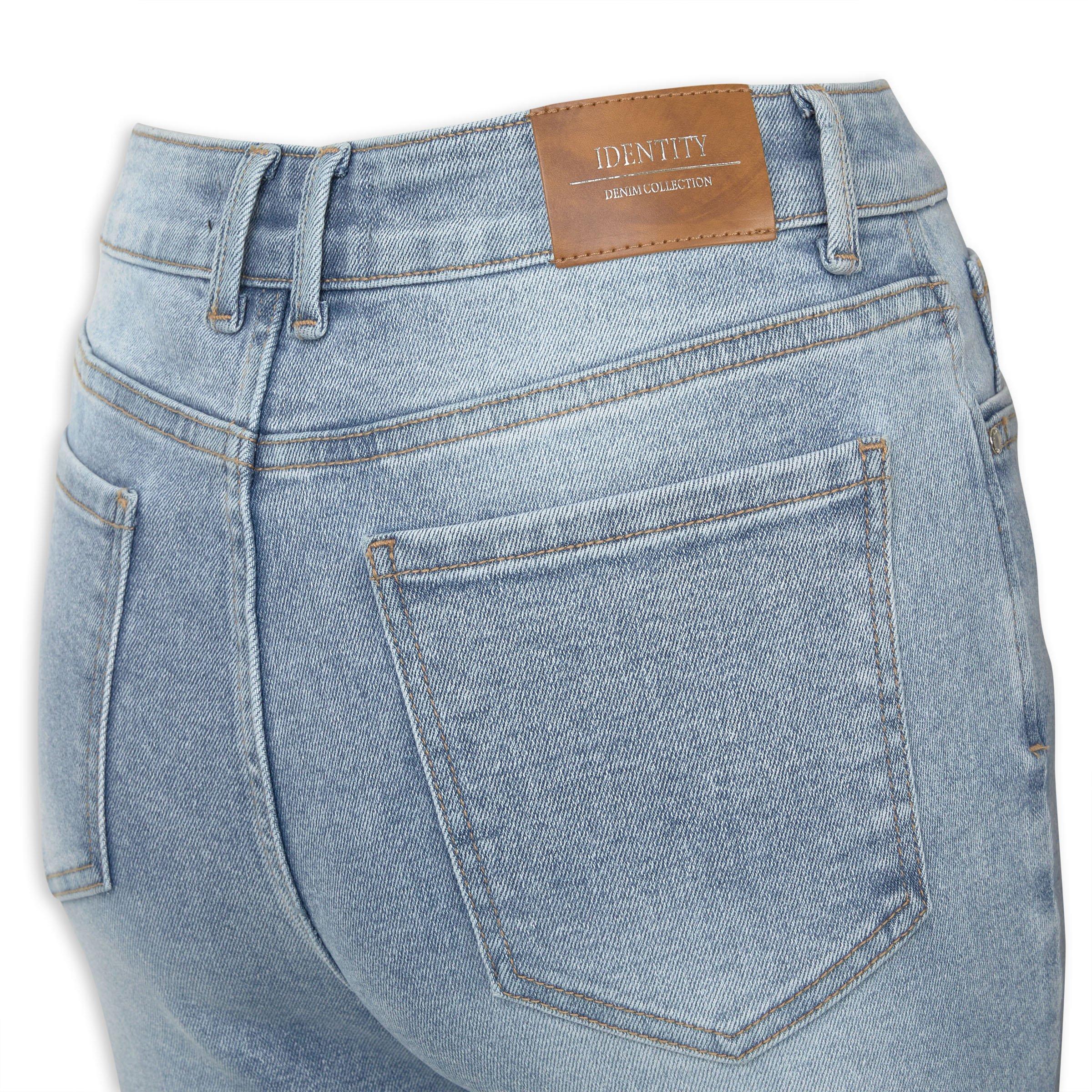 momです。 Light Wash Blue Mom Jeans (3226302) | Identity