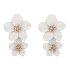 White Flower Stud Earrings (3232153) | Avanglion Time