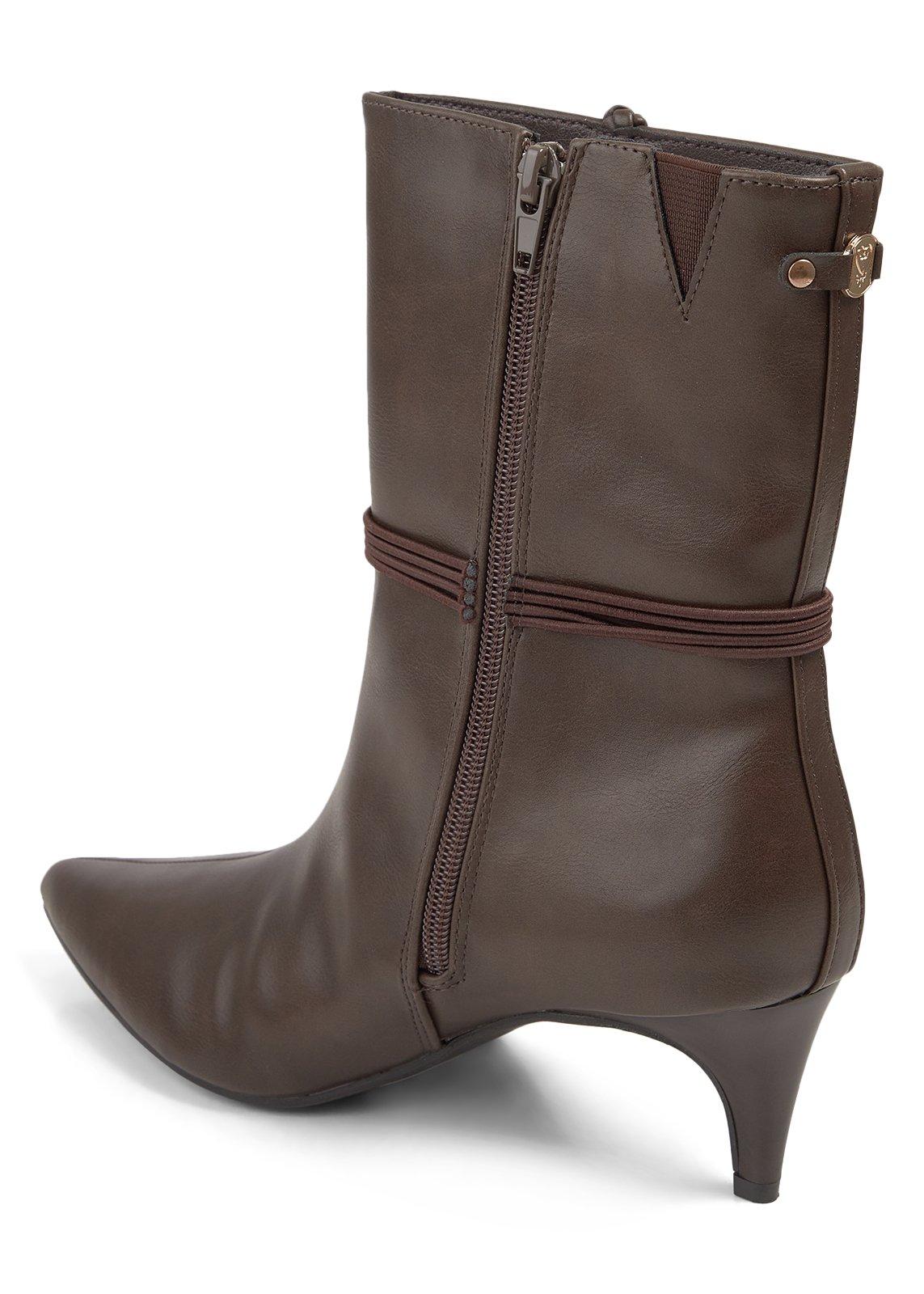 【ココ・エリー】 Brown Pointy Low Heel Ankle Boots (3243912) | Ginger Mary