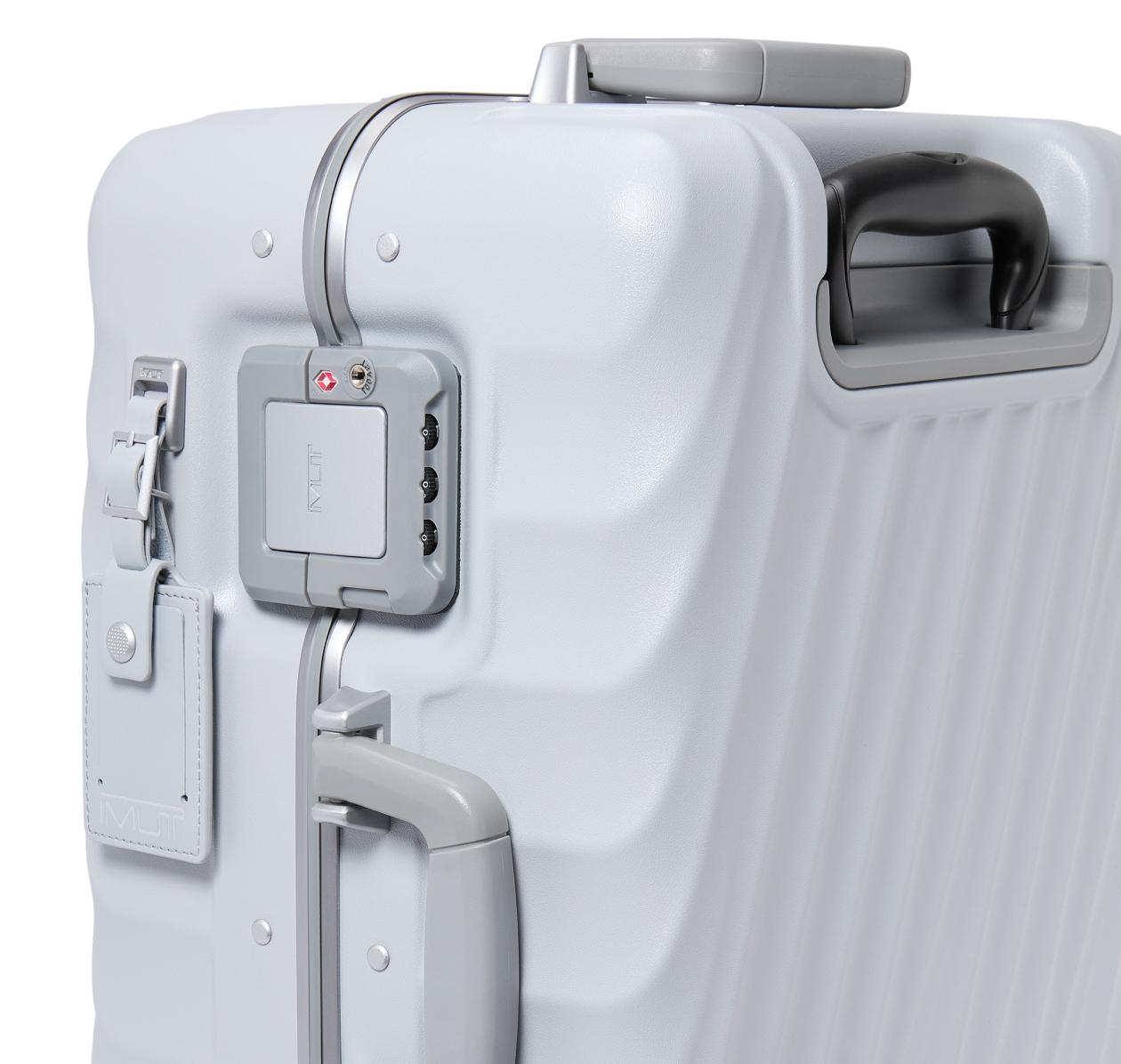 yumi@ATTRAIT　0430 TUMI 19 Degree Frame International 4 Wheeled Carry-On