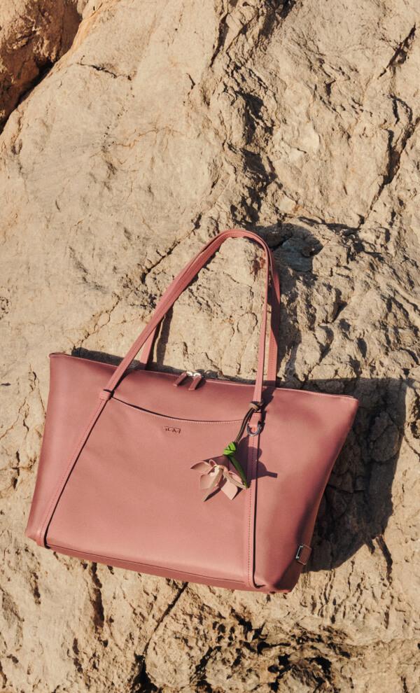 pink q tote