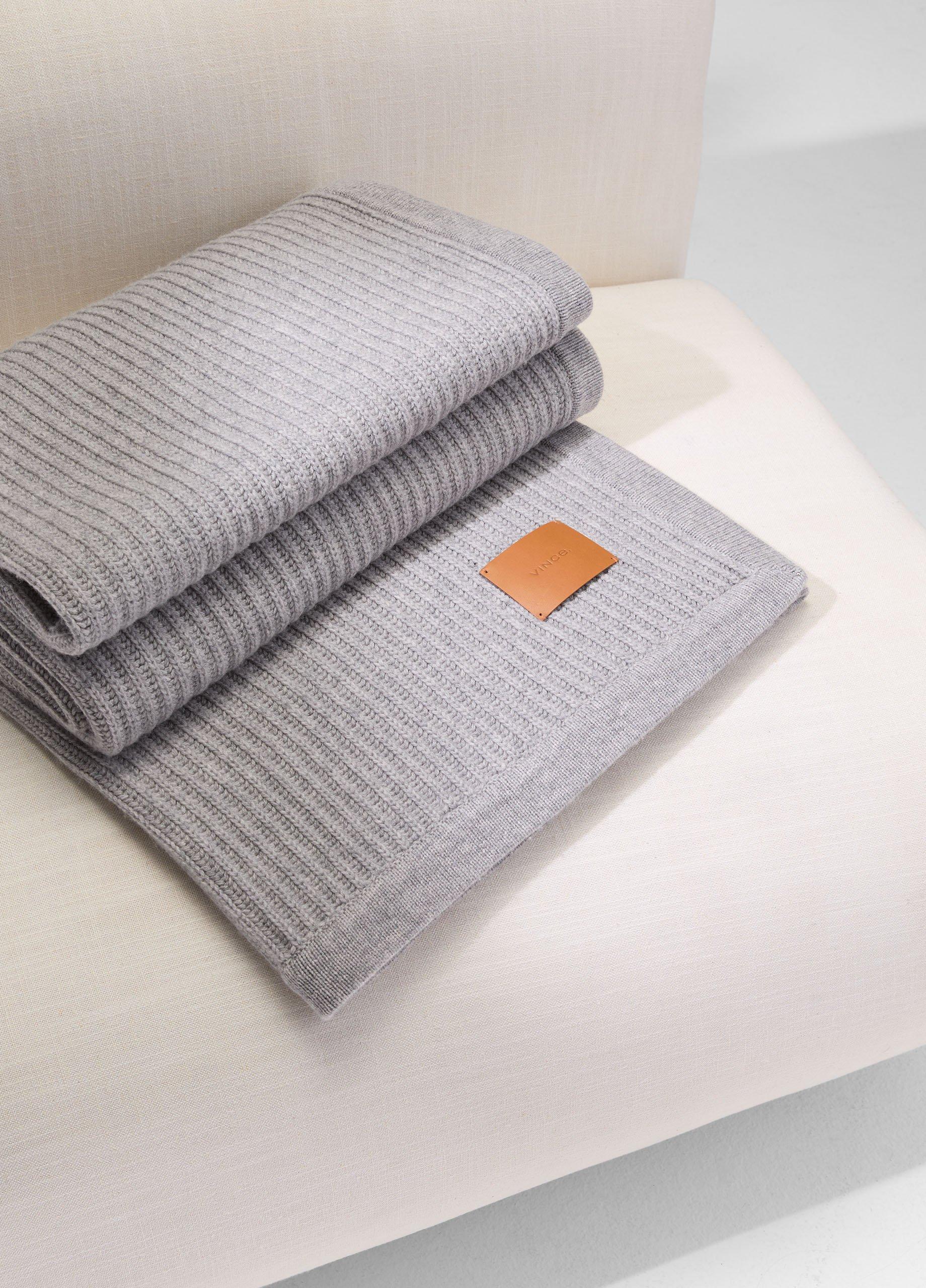 Wool and Cashmere Cardigan-Stitch Throw image number 2