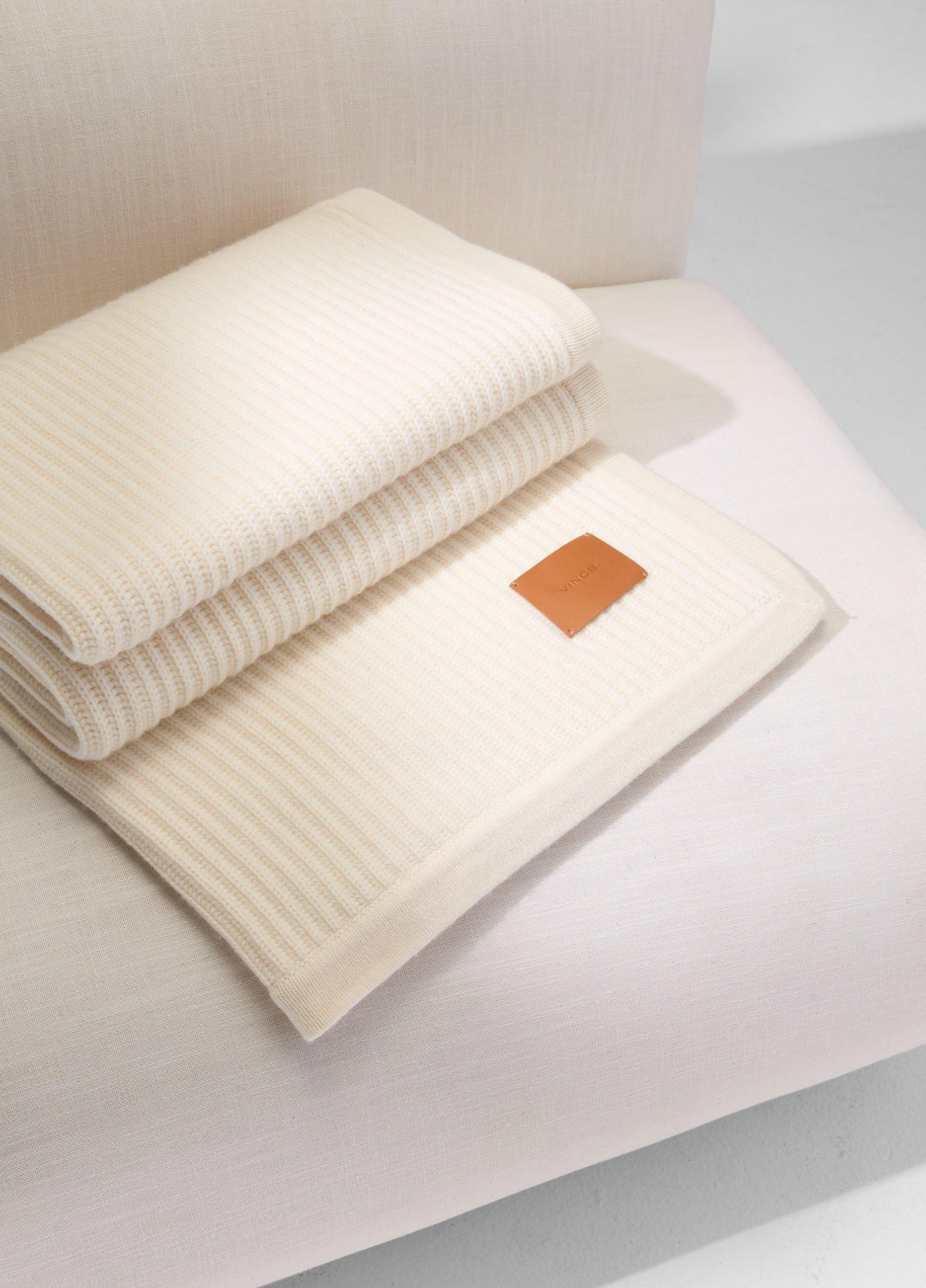 Wool and Cashmere Cardigan-Stitch Throw image number 2