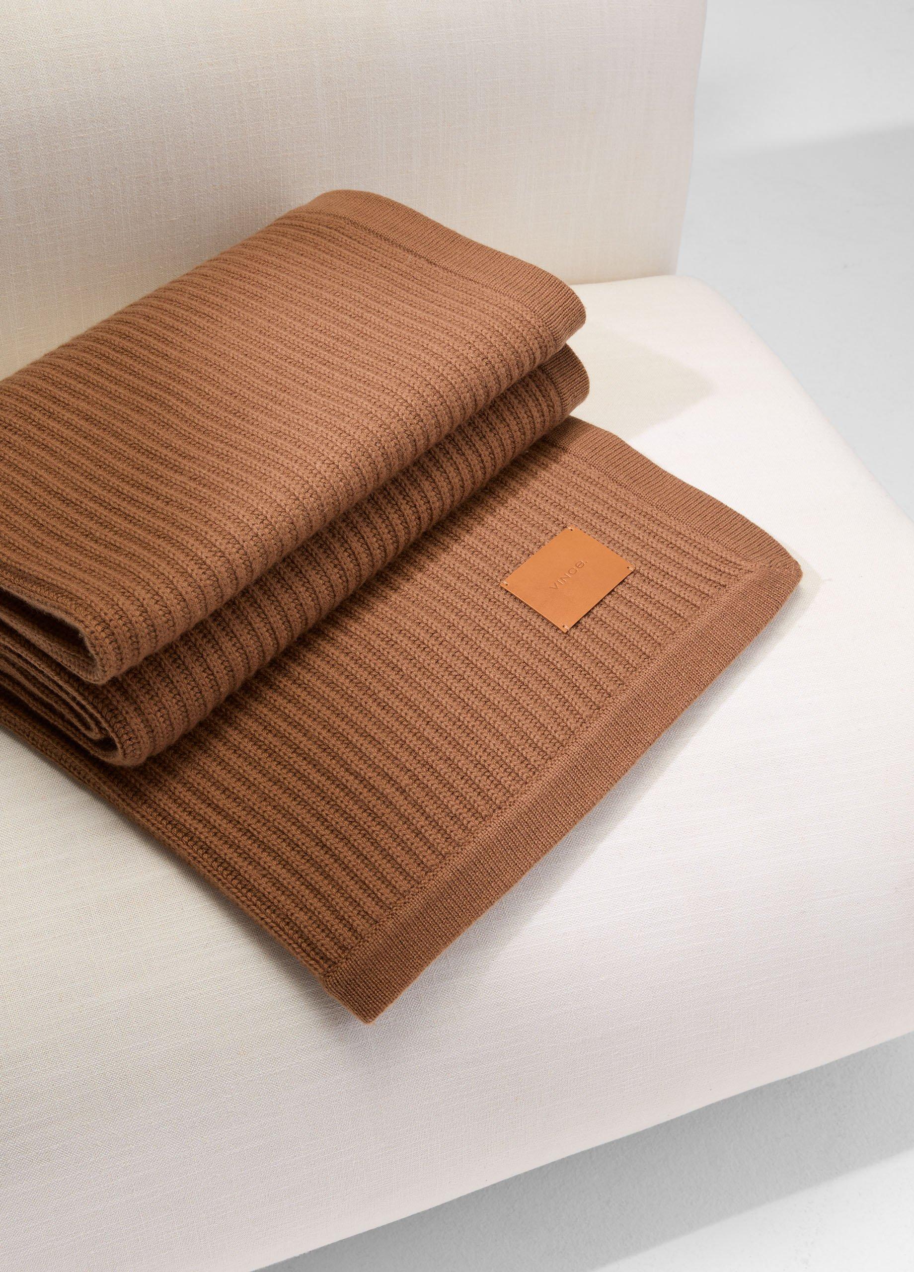 Wool and Cashmere Cardigan-Stitch Throw image number 2