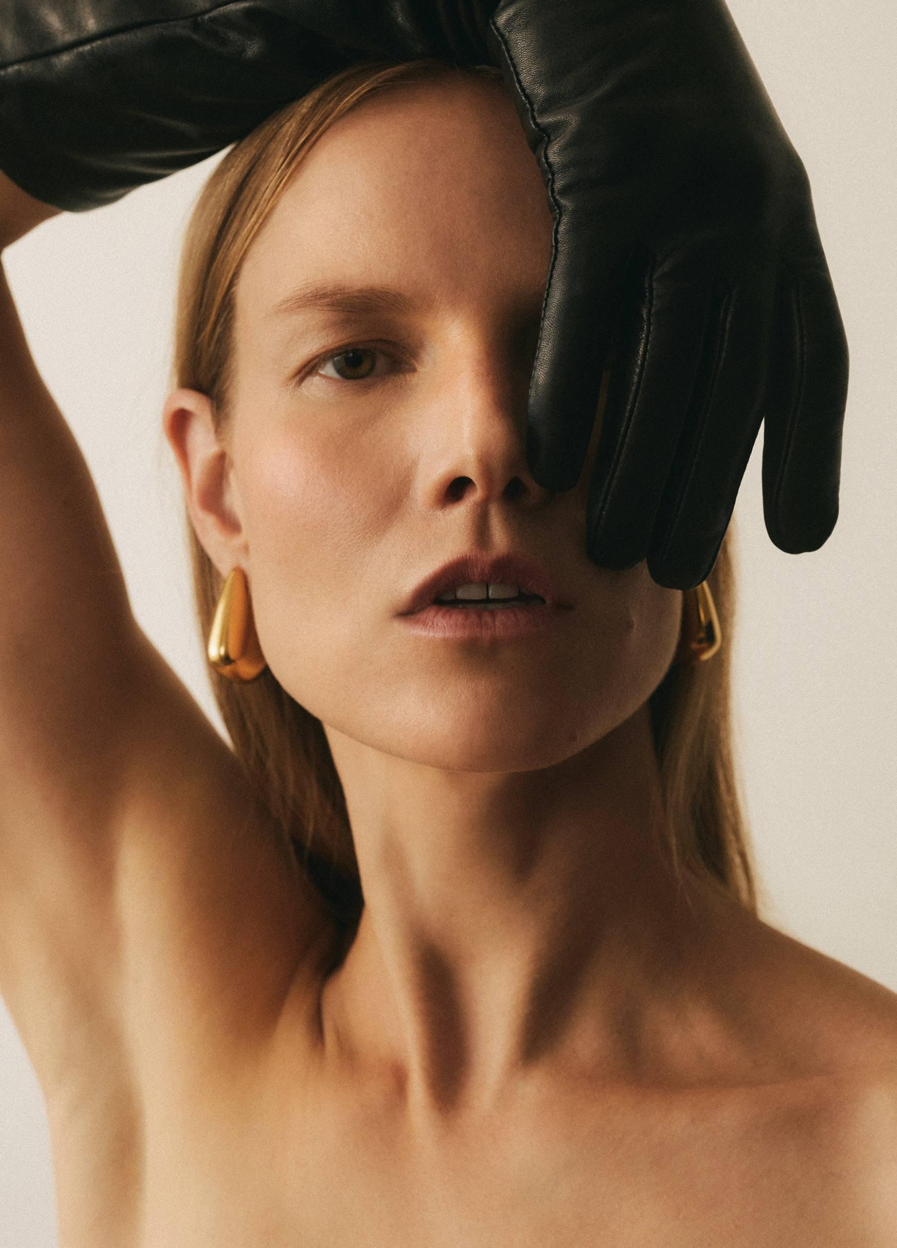 Cashmere-Lined Medium Leather Glove image number 2