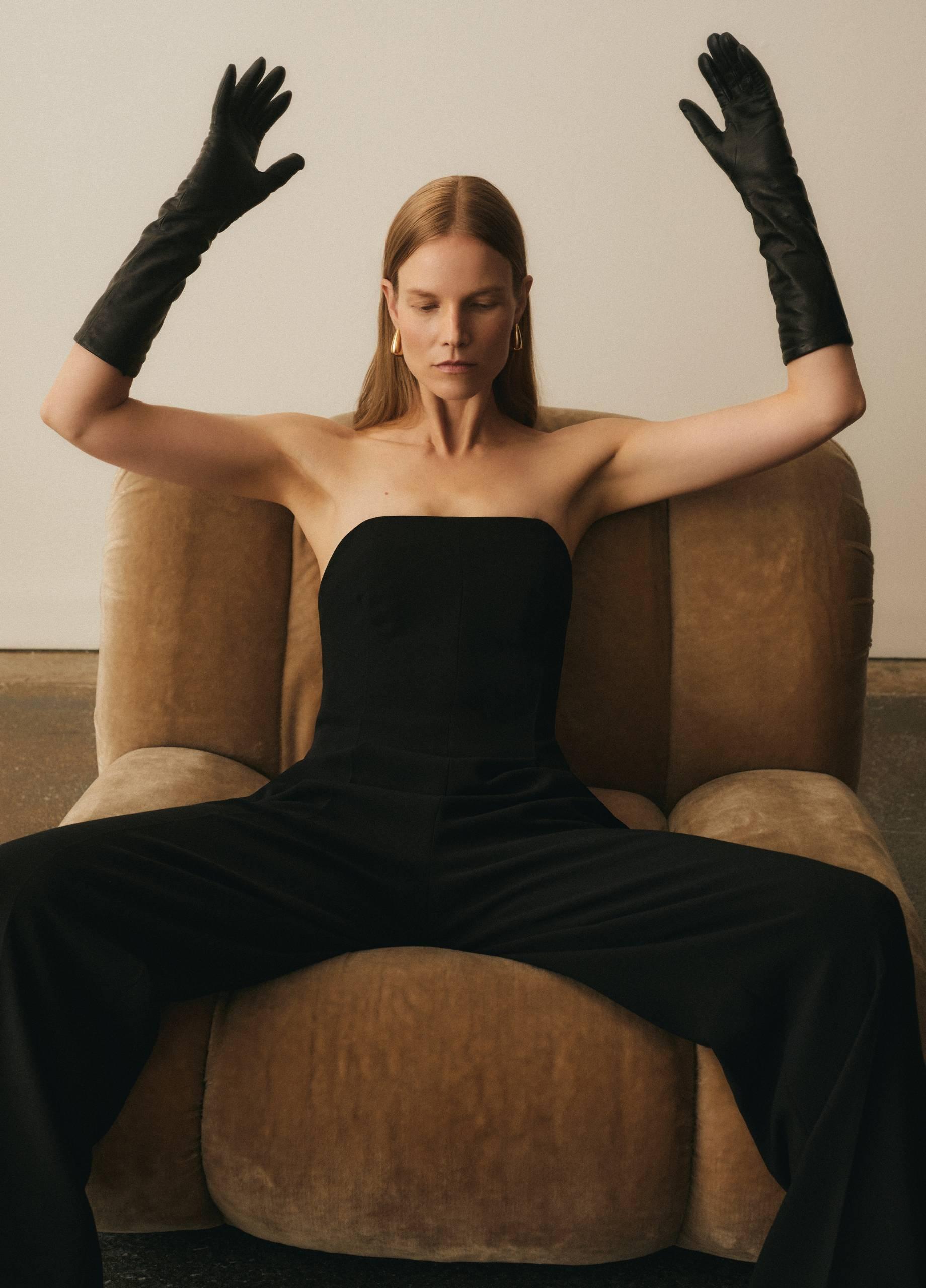 Cashmere-Lined Medium Leather Glove image number 3