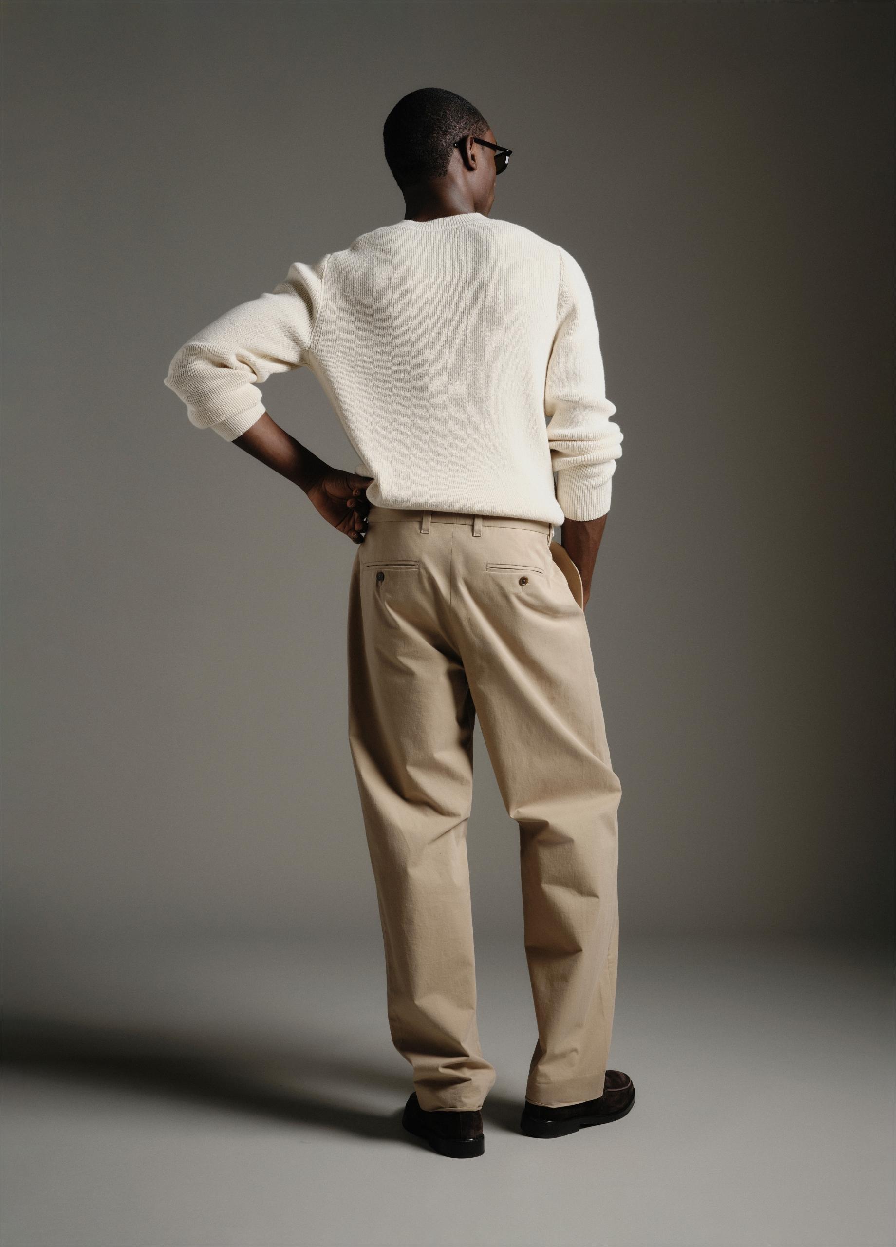 Ribbed Italian Cotton-Blend V-Neck Sweater image number 5