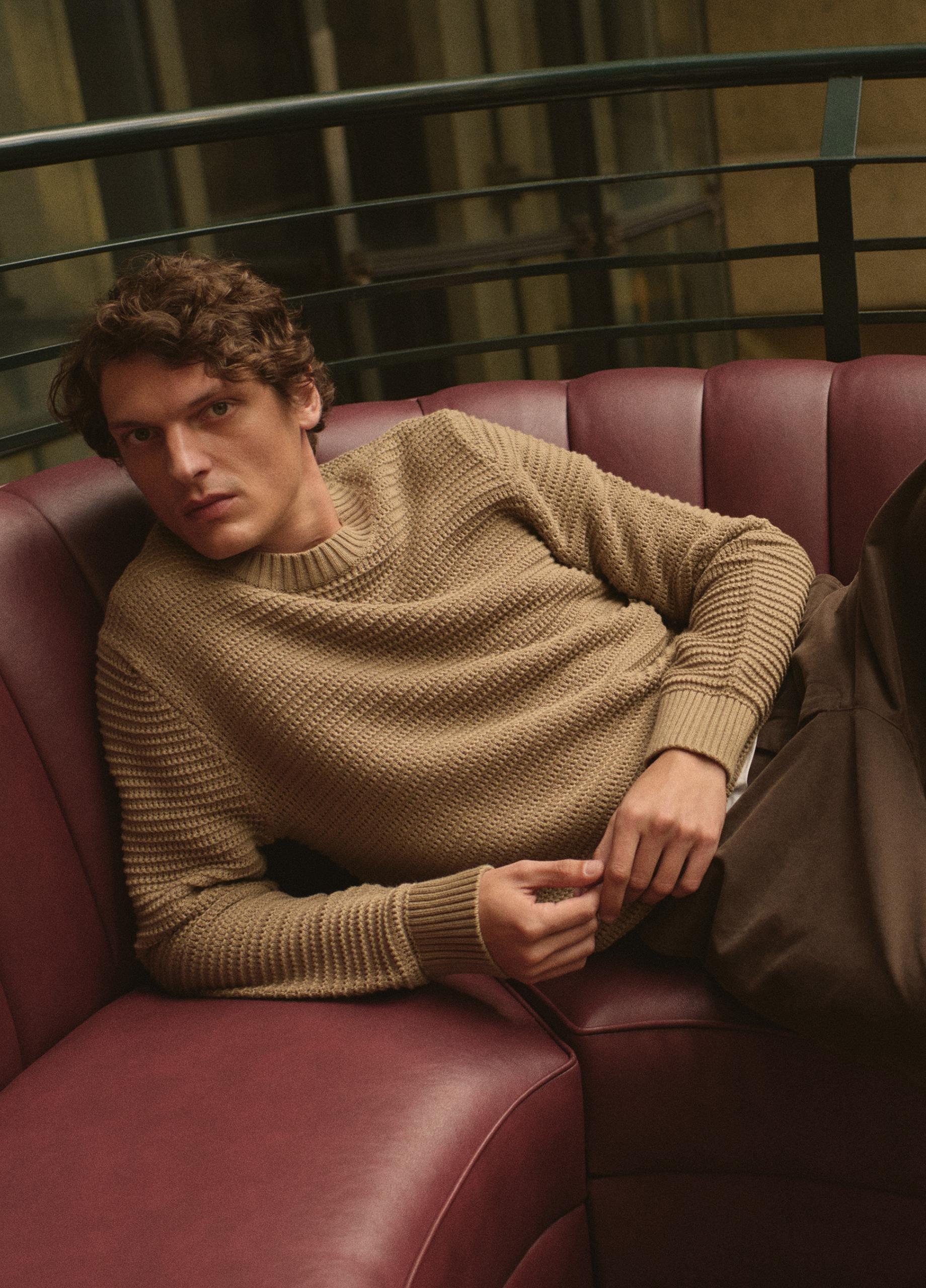 Crafted Texture Cotton-Cashmere Sweater image number 4