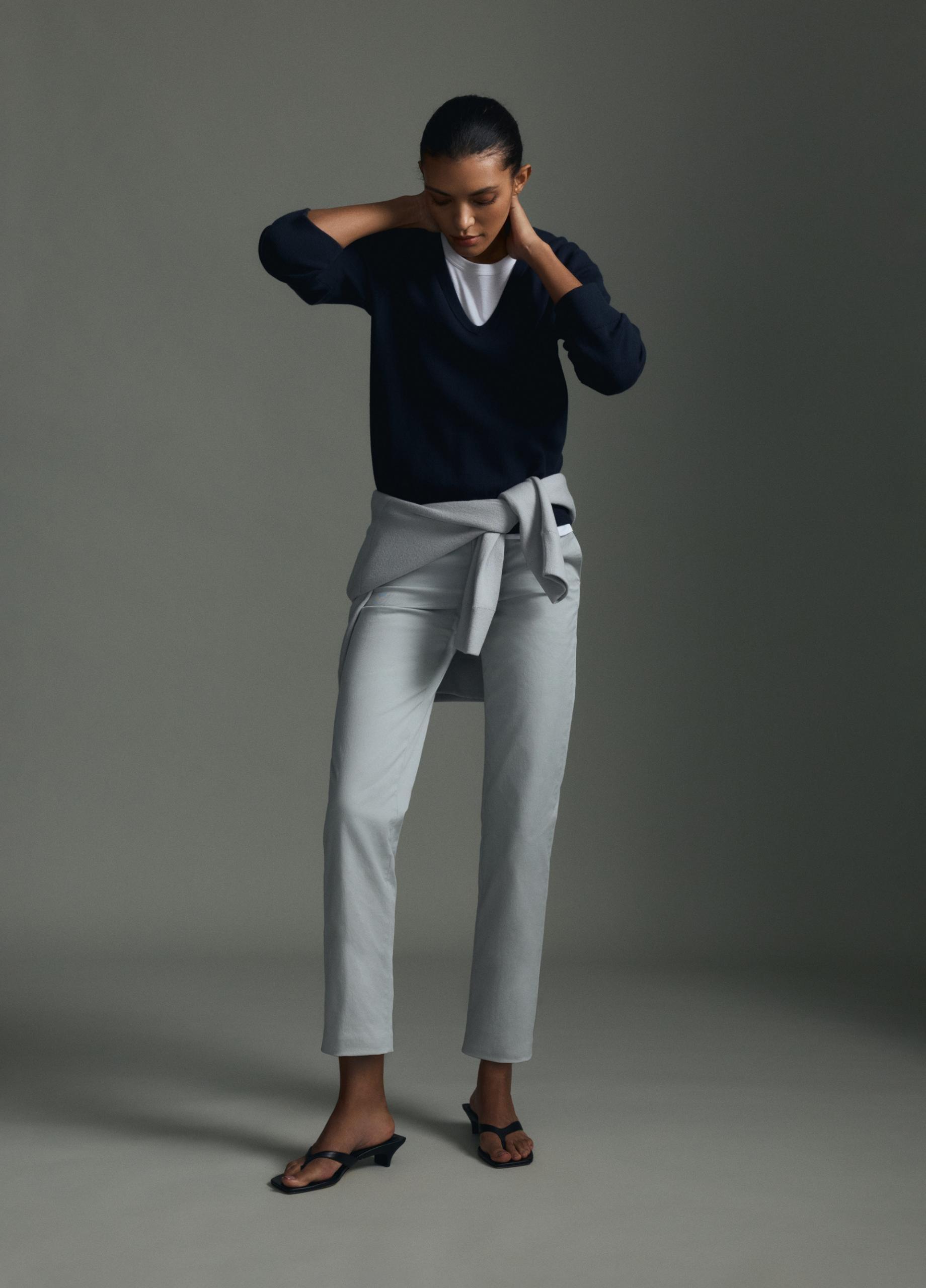 Avery Mid-Rise Italian Stretch-Cotton Chino Pant image number 4