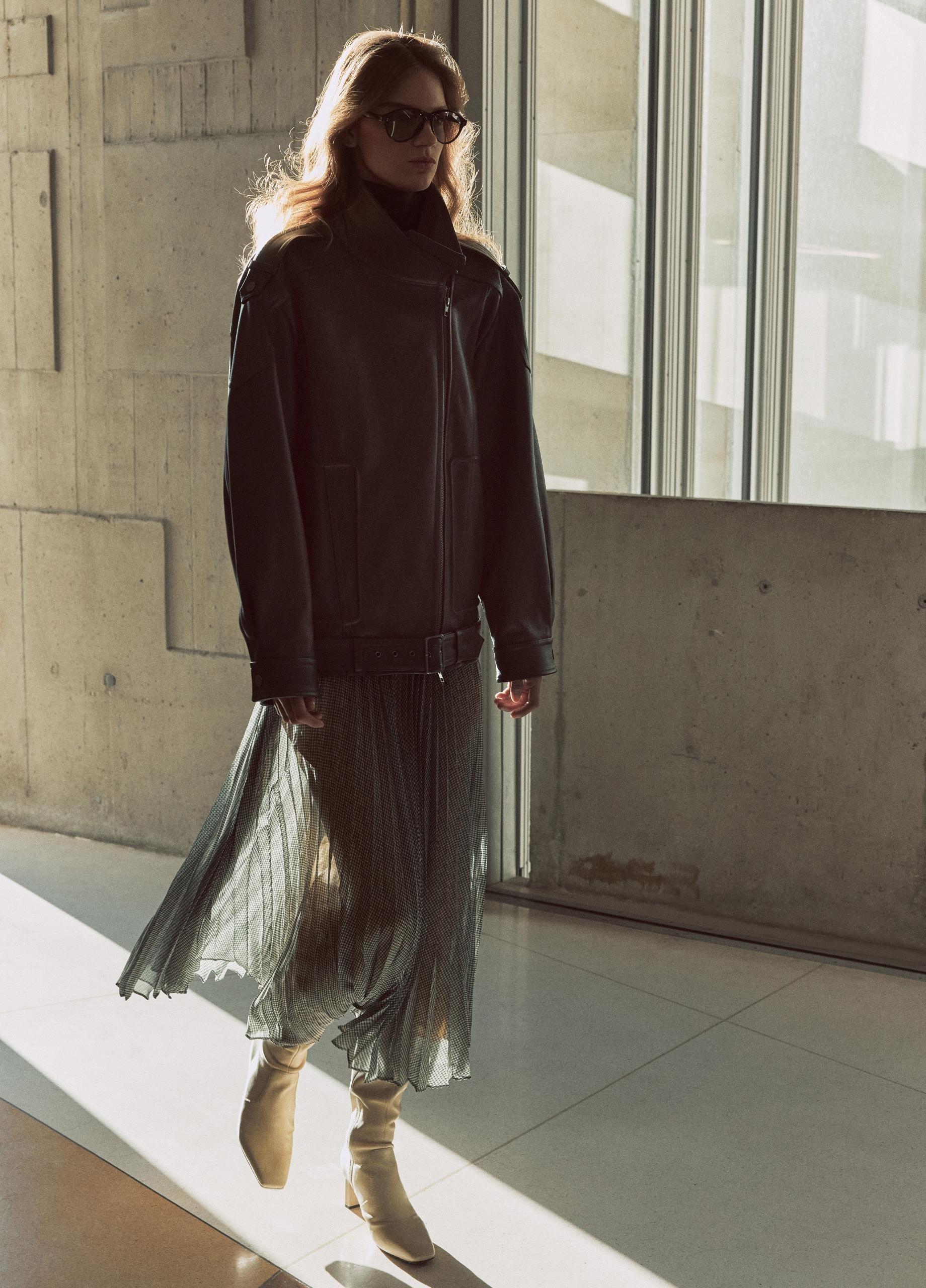 Sheer Houndstooth Pleated Pull-On Skirt image number 4