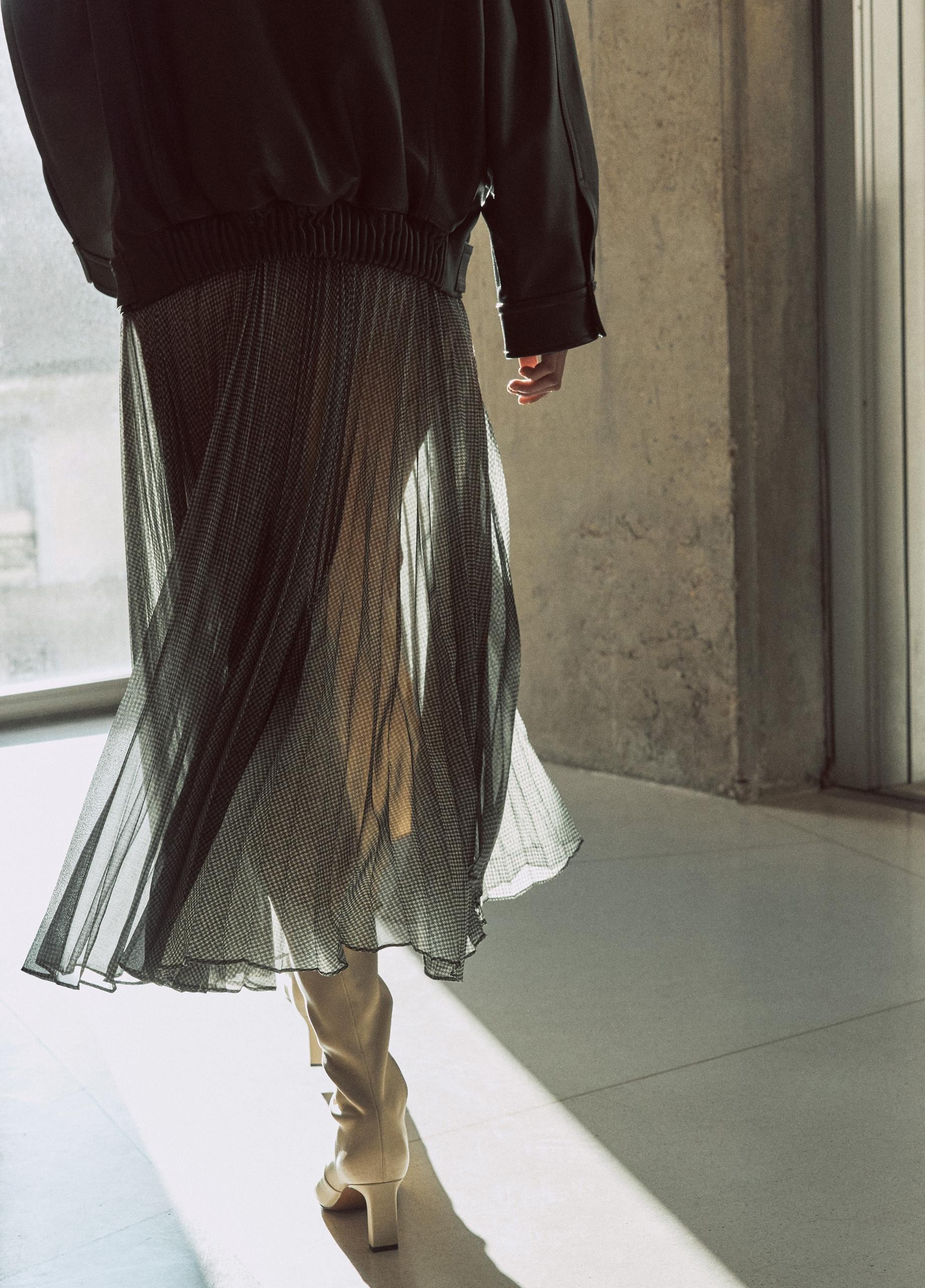 Sheer Houndstooth Pleated Pull-On Skirt image number 5
