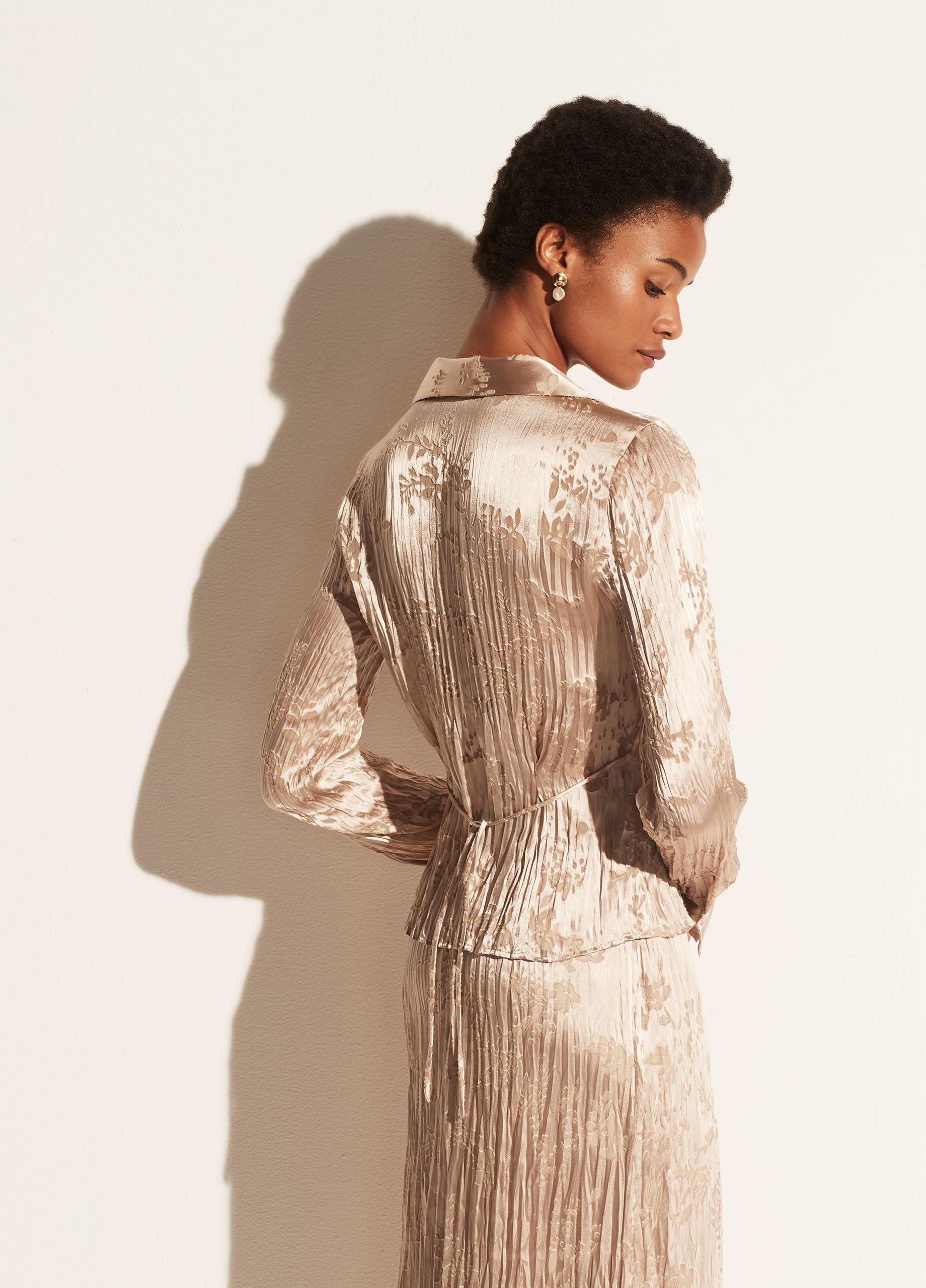 Burnout Fitted Shaped Collar Blouse image number 1