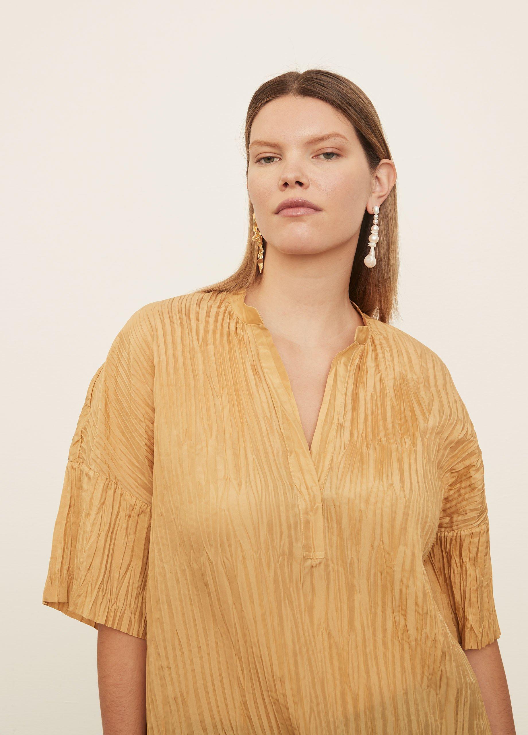 Short Sleeve Crushed Band Collar Blouse image number 1