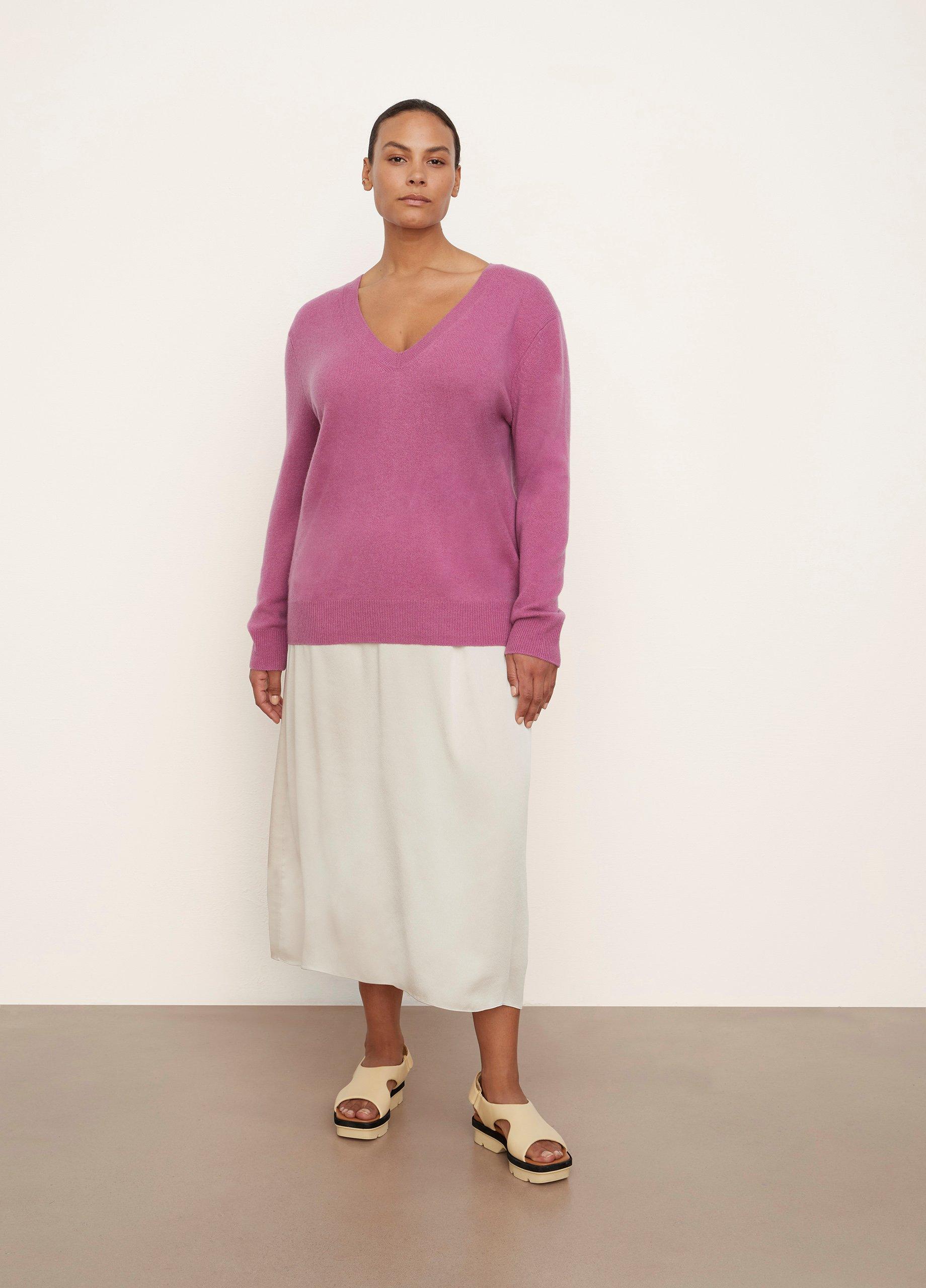 Lightweight Cashmere Weekend V-Neck Pullover image number 0