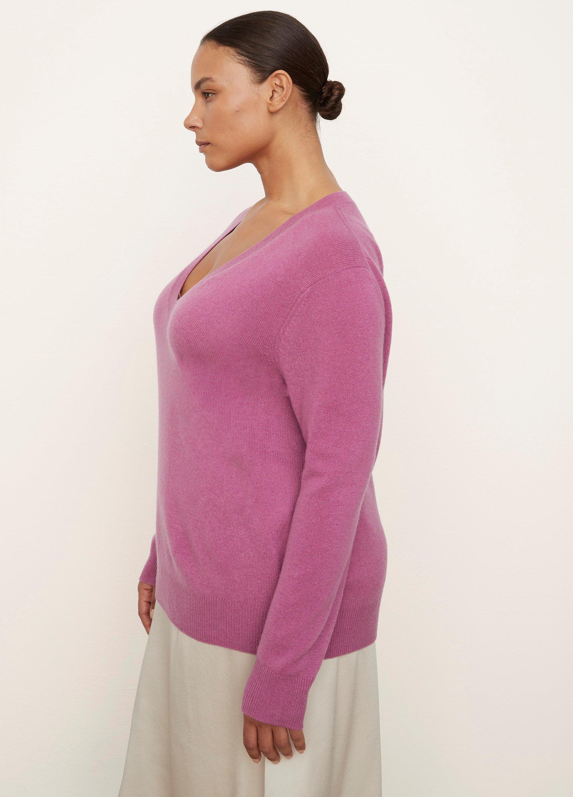Lightweight Cashmere Weekend V-Neck Pullover image number 2