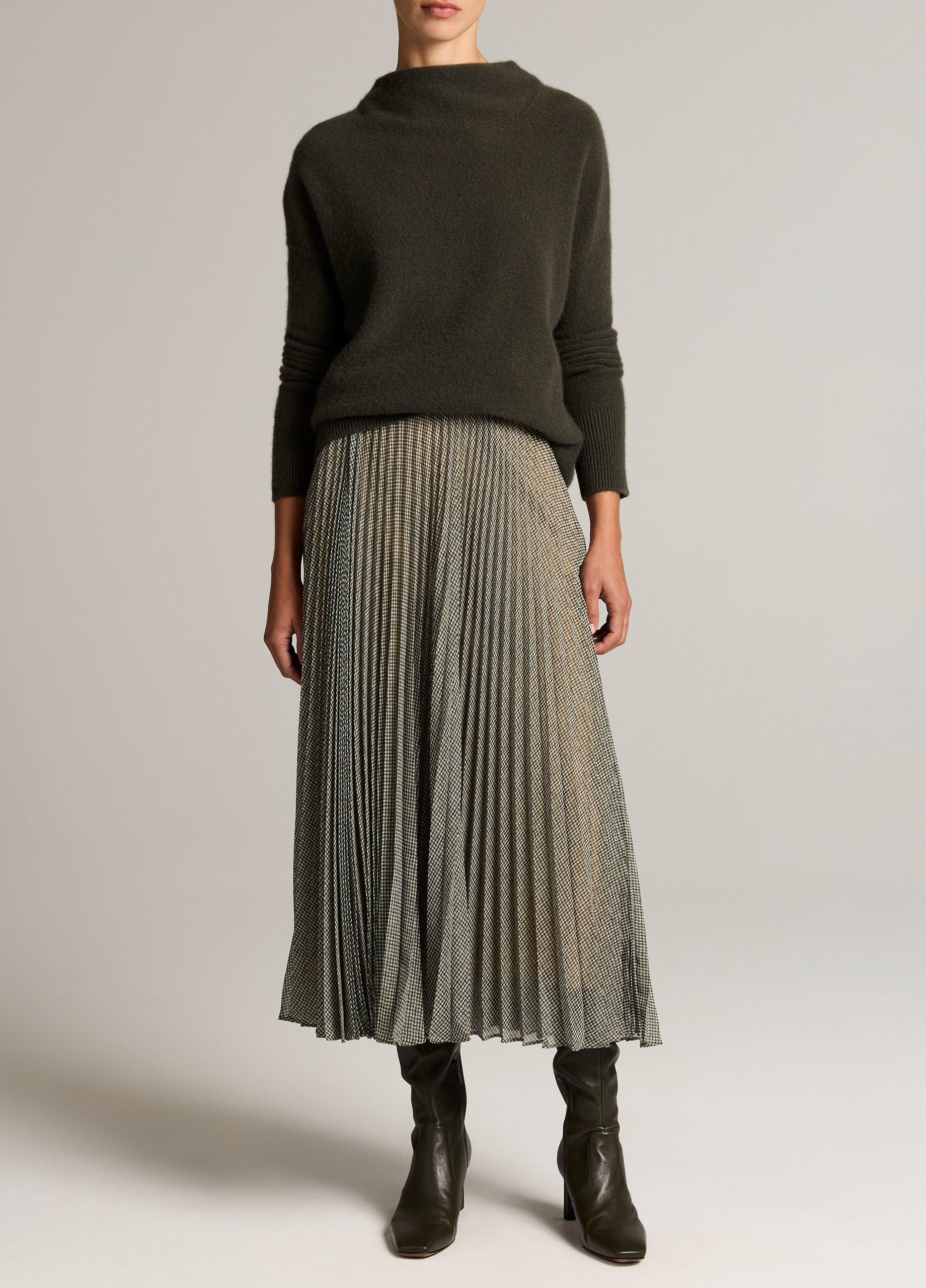 Plush Cashmere Funnel-Neck Sweater image number 3