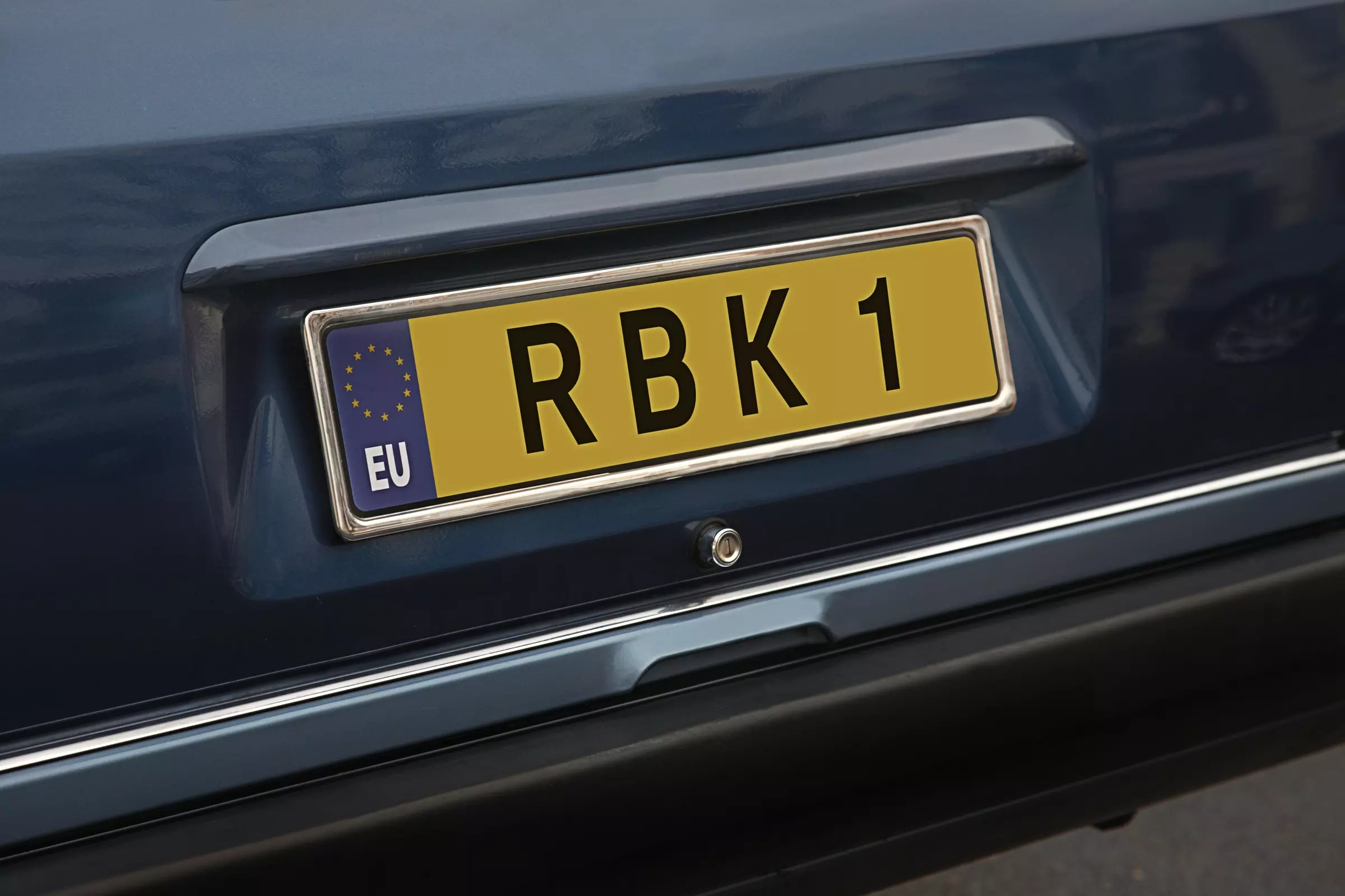 licence plate surround