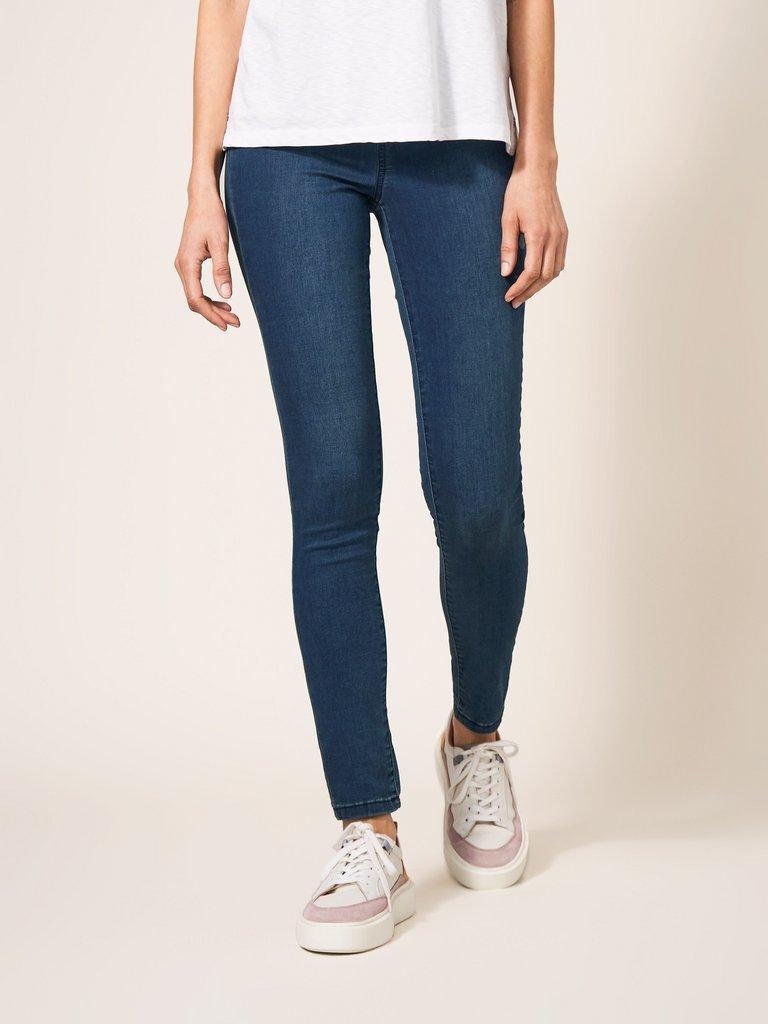 Jegging Jean in MID DENIM - MODEL FRONT