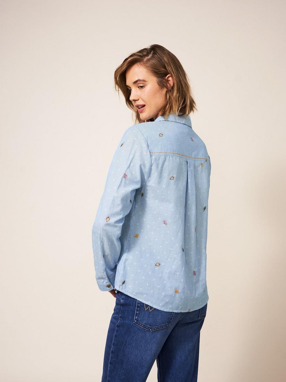 Shiny Penny Jersey Shirt in STONE BLUE PRINT - MODEL BACK