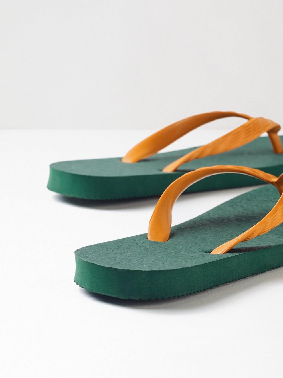 Tsukumo Flip Flop in GREEN - FLAT FRONT