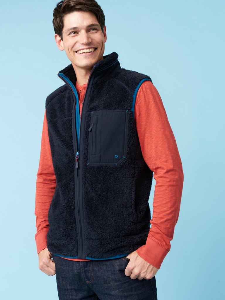 Mottaret Fleece Gilet in NAVY - MODEL FRONT