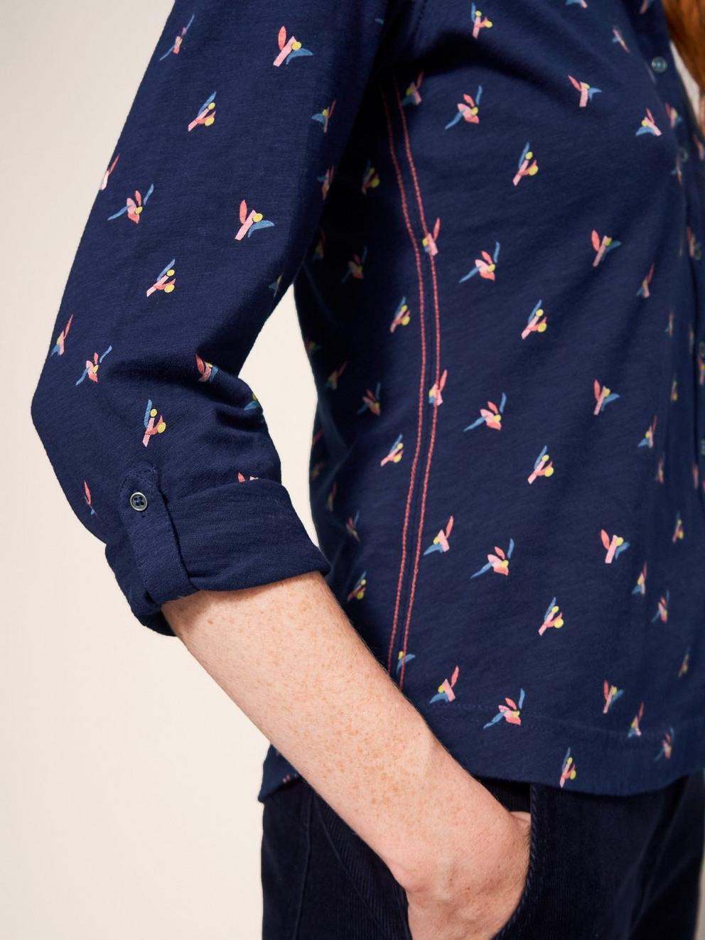 Silence Jersey Shirt in NAVY PRINT - MODEL DETAIL