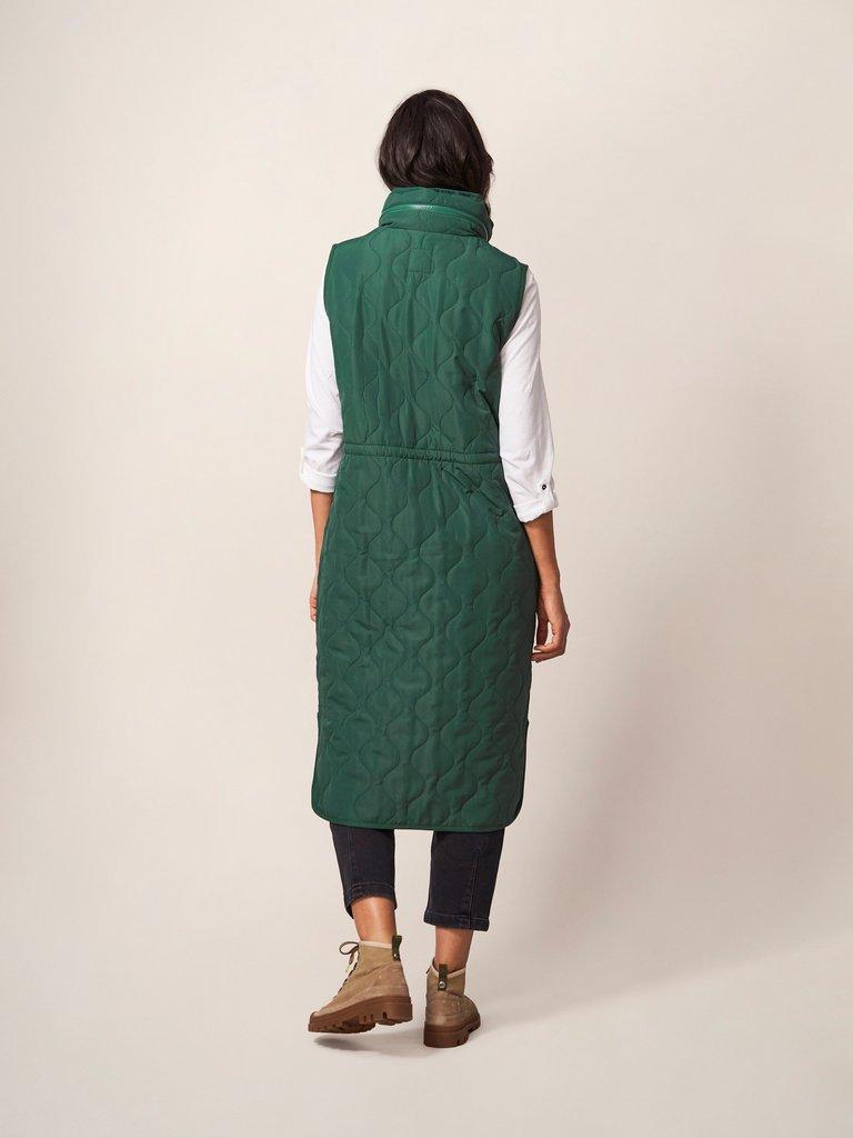 Haweswater Funnel Gilet in PERIDOT GREEN PLAIN - MODEL BACK