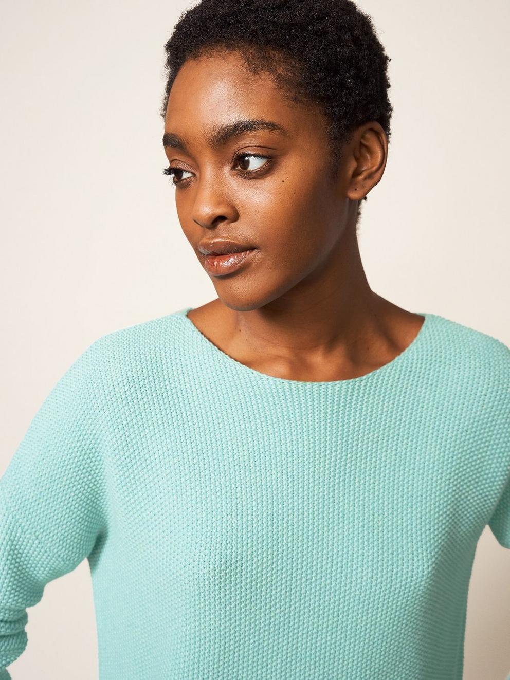 Eastside Jumper in GREEN PLAIN - MODEL DETAIL