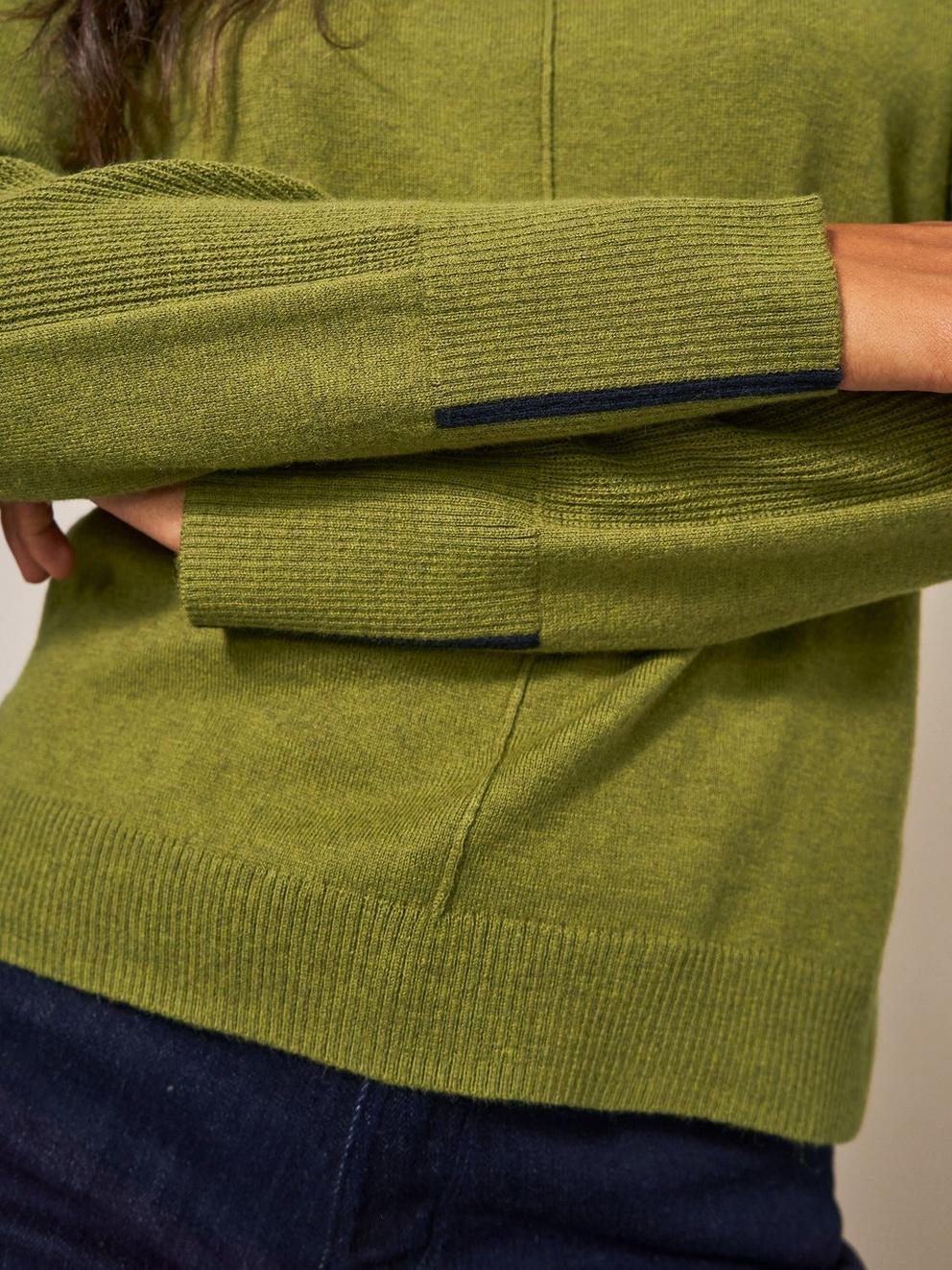 Albie Jumper in PERIDOT GREEN PLAIN - MODEL DETAIL