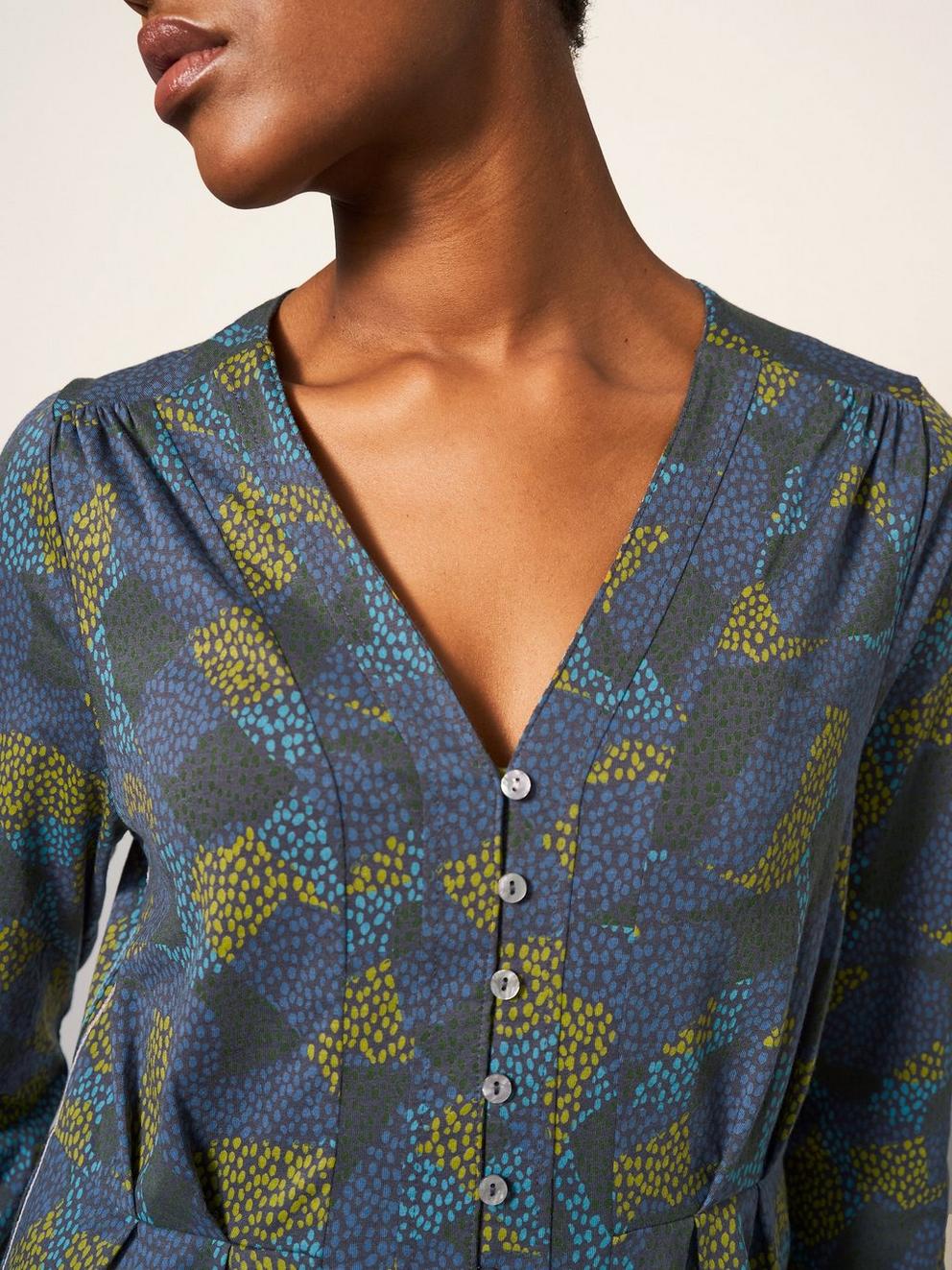 Story Jersey Top in IVY GREEN PLAIN - MODEL DETAIL