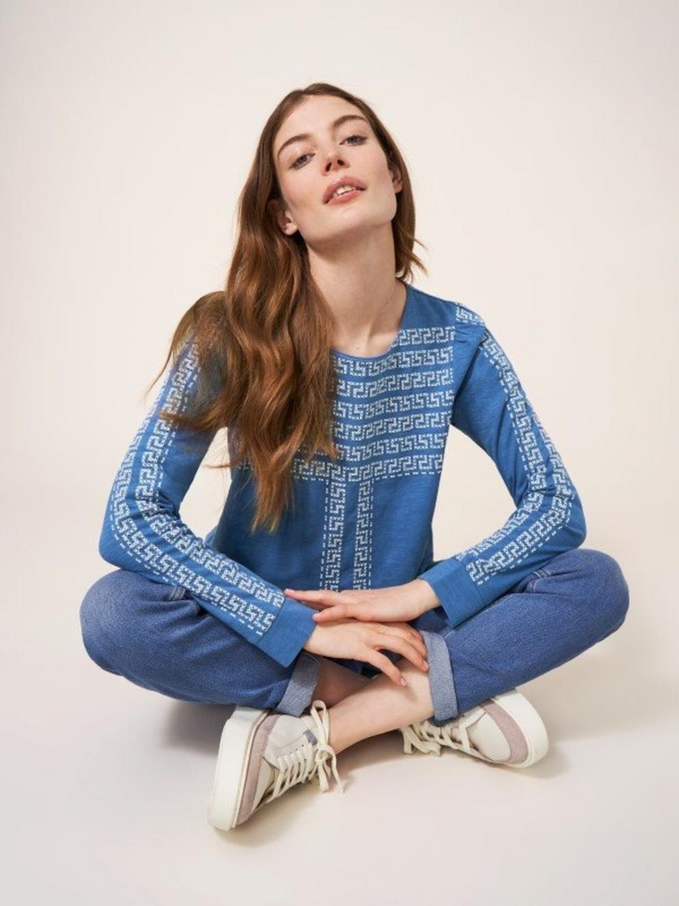 Isla Jersey Top in DAWN BLUE PRINT - LIFESTYLE