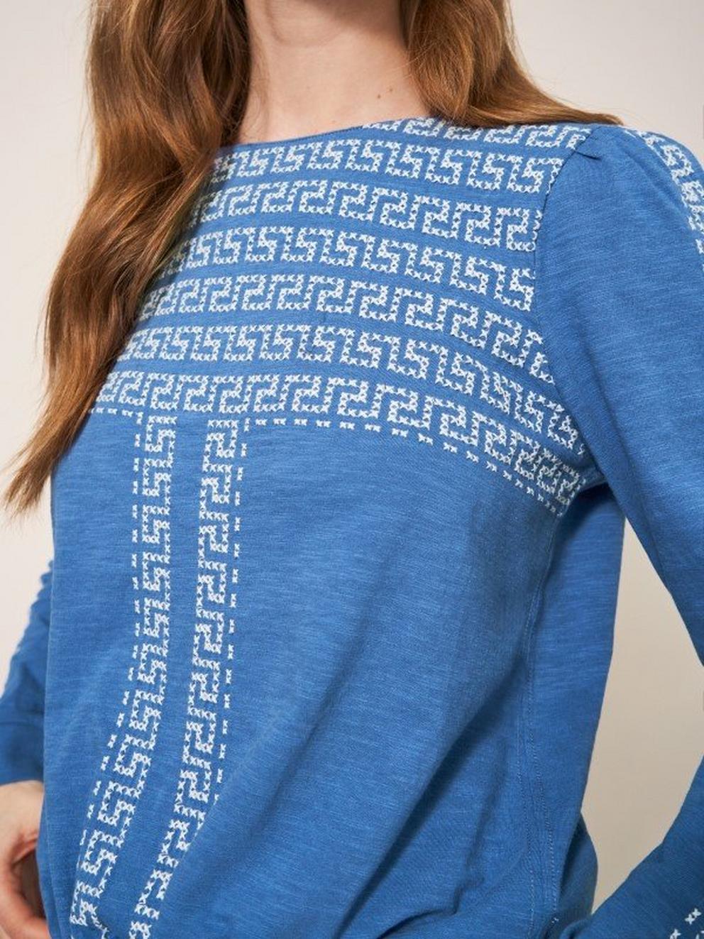 Isla Jersey Top in DAWN BLUE PRINT - MODEL DETAIL