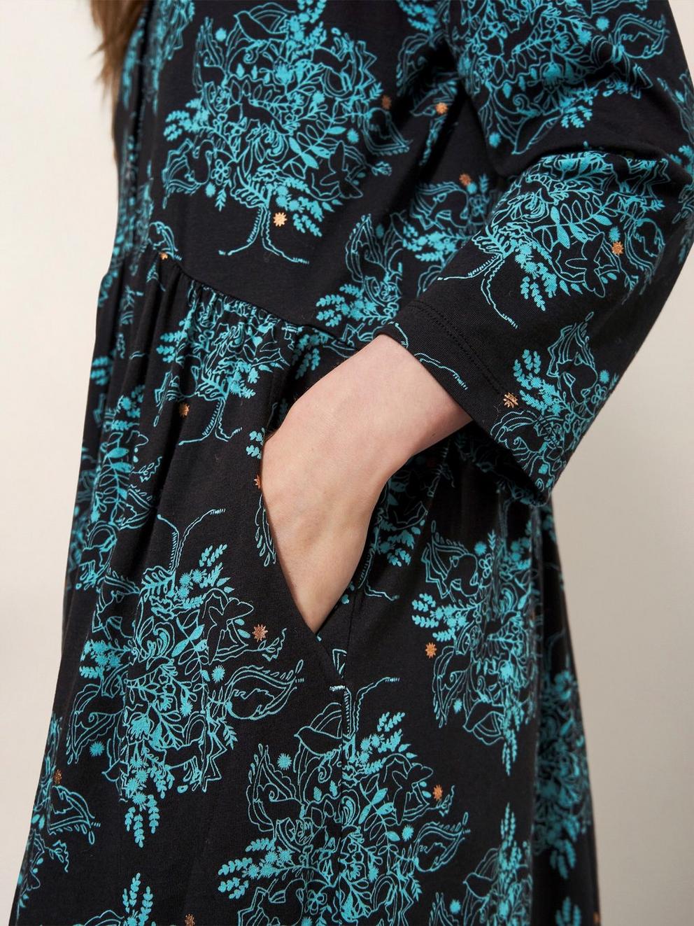 Circle of Life Tunic in IVY GREEN PRINT - MODEL DETAIL