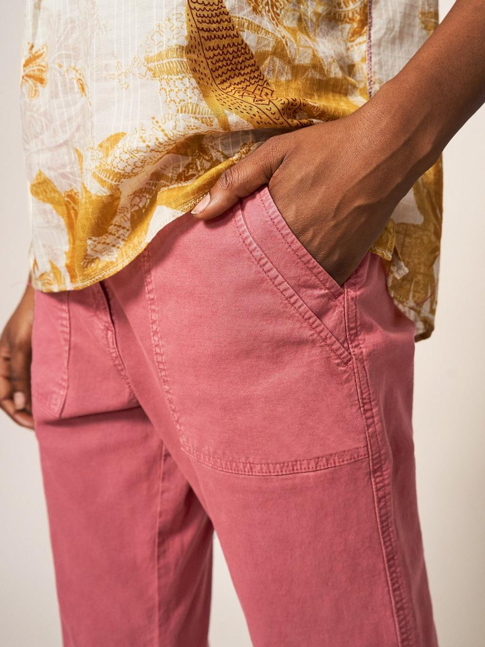 Lindenberry Chino in CHERRY PINK PLAIN - MODEL DETAIL