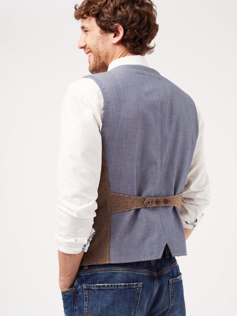 Galleon Check Waistcoat in BROWN - MODEL DETAIL