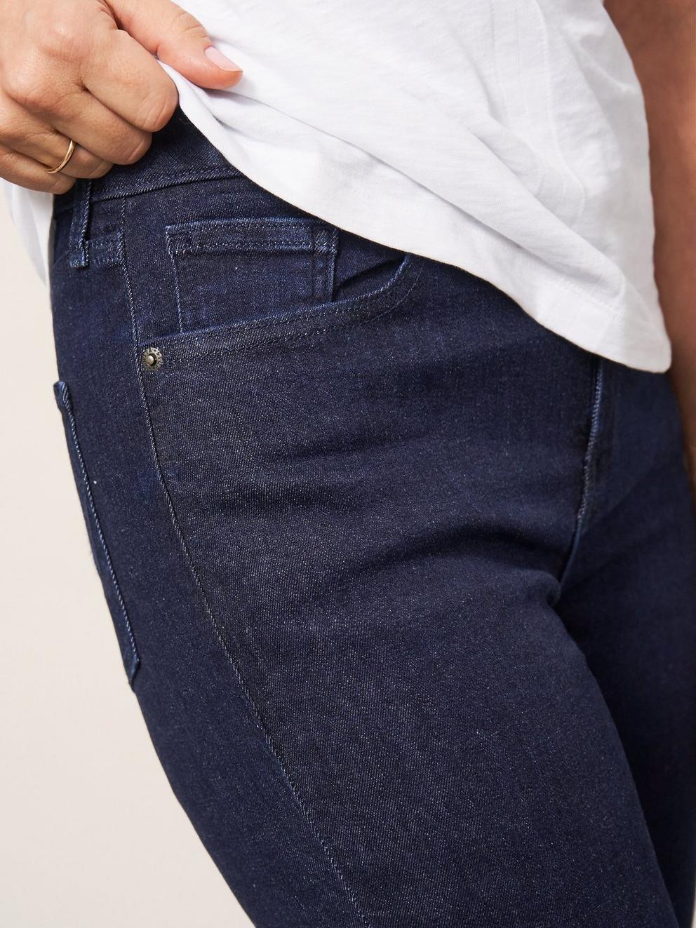 Cedar Straight Jean in BLACK - MODEL DETAIL