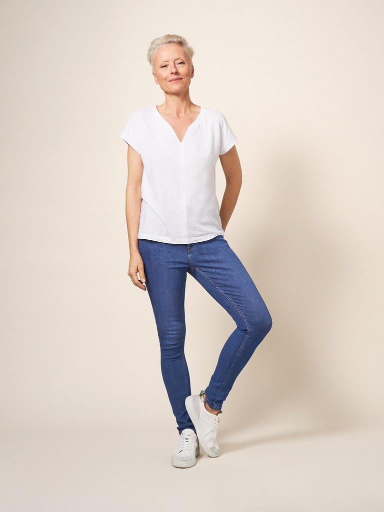 Cedar Straight Jean in VINTAGE BLUE - MODEL FRONT